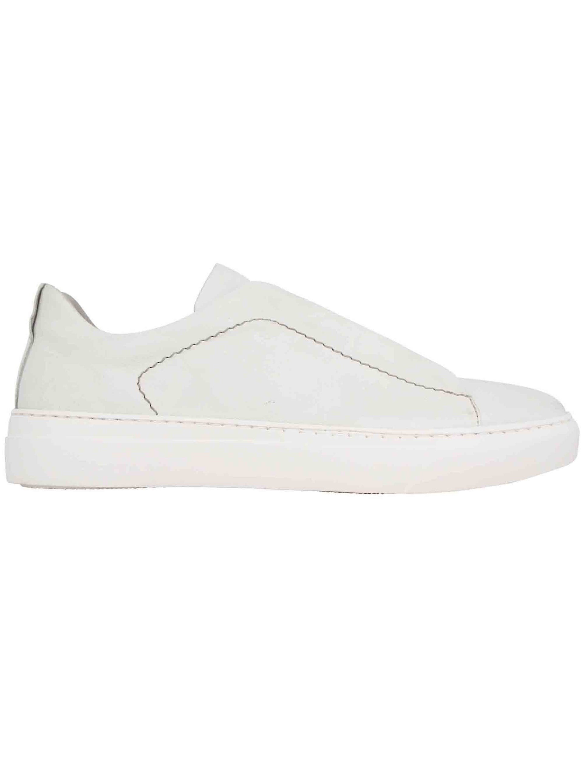 Men's white leather sneakers with elastic