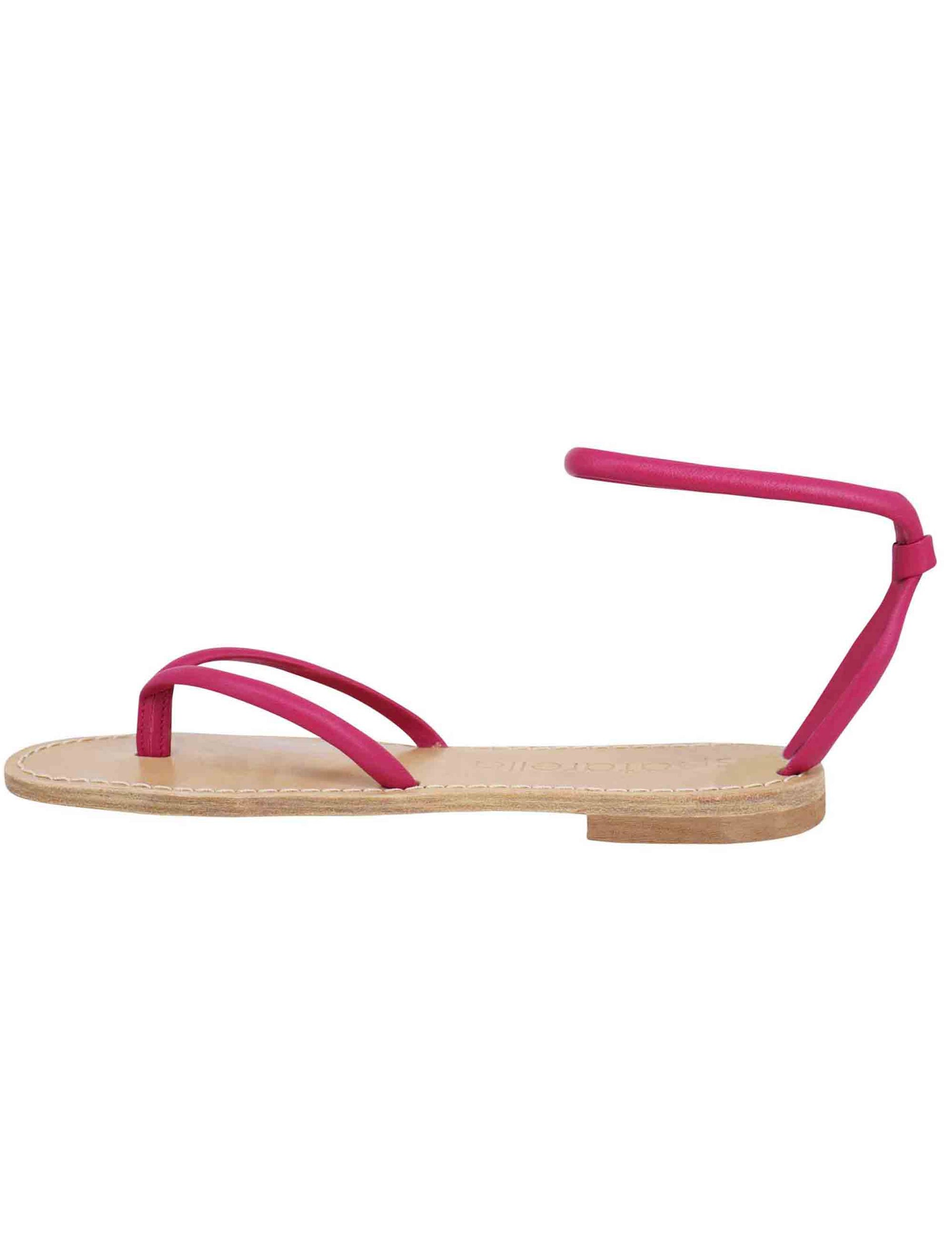 Women's flat flip-flop sandals in fuchsia leather with anklet