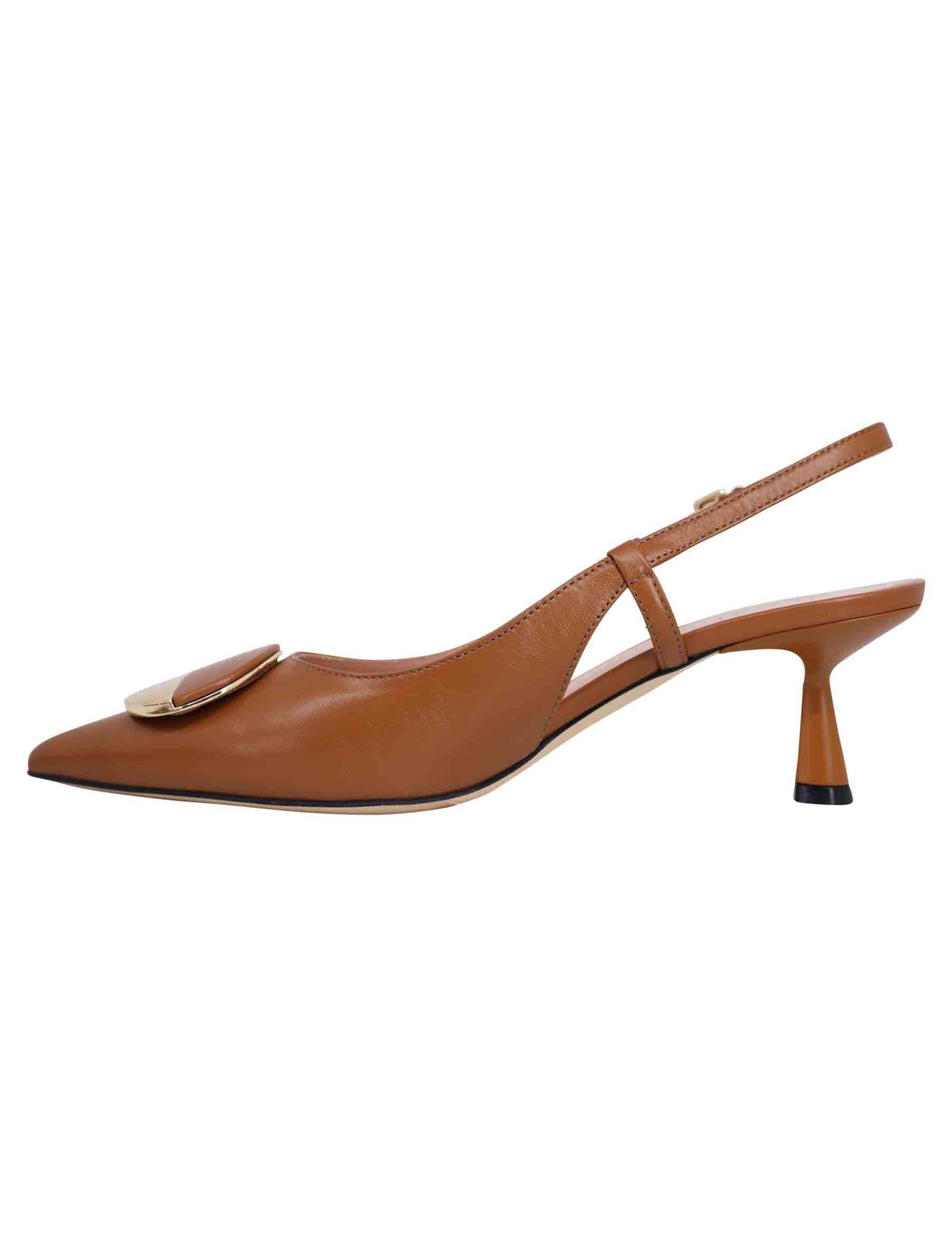 Women's slingback pumps in tan leather with low heel and gold buckle