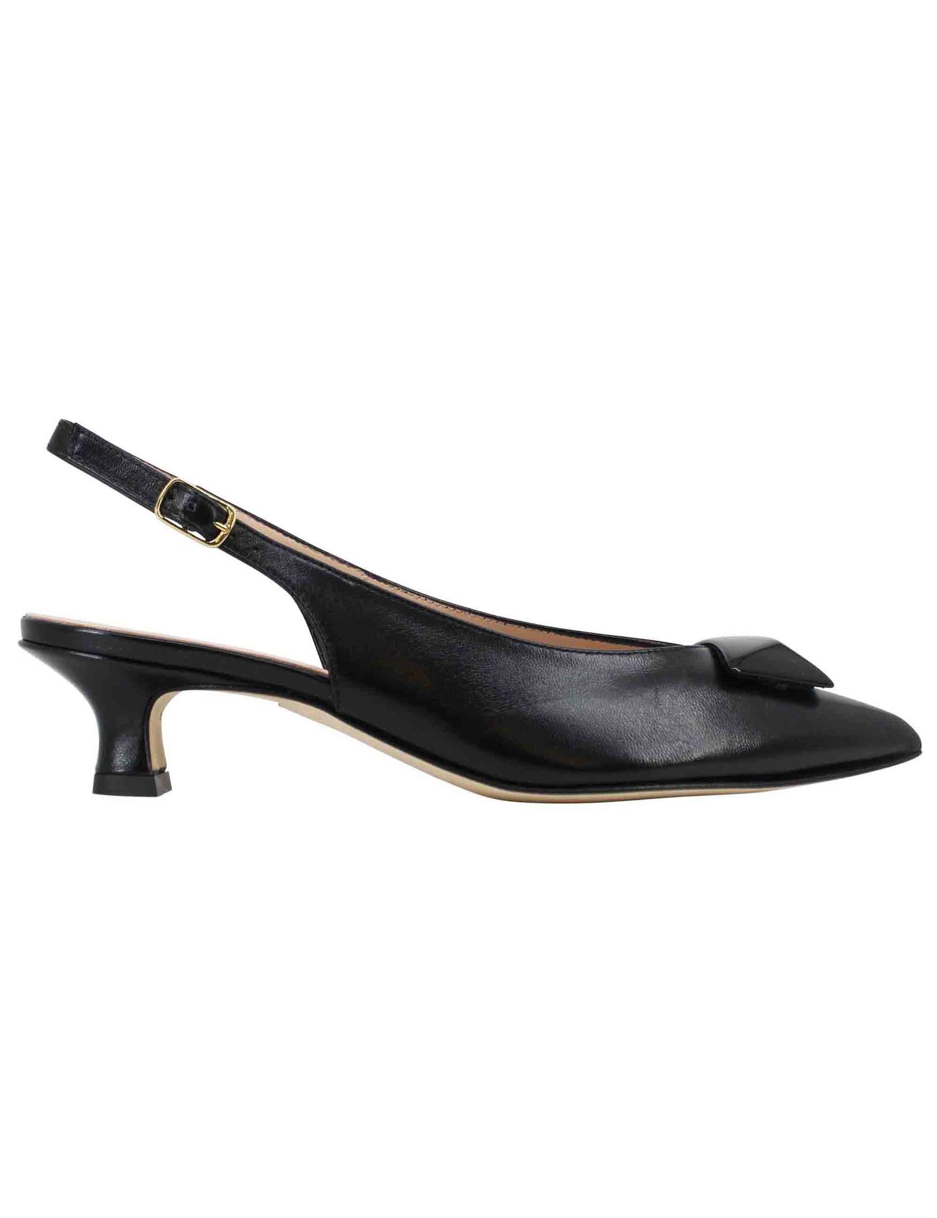 Women's slingback pumps in black leather with low heel and matching accessory