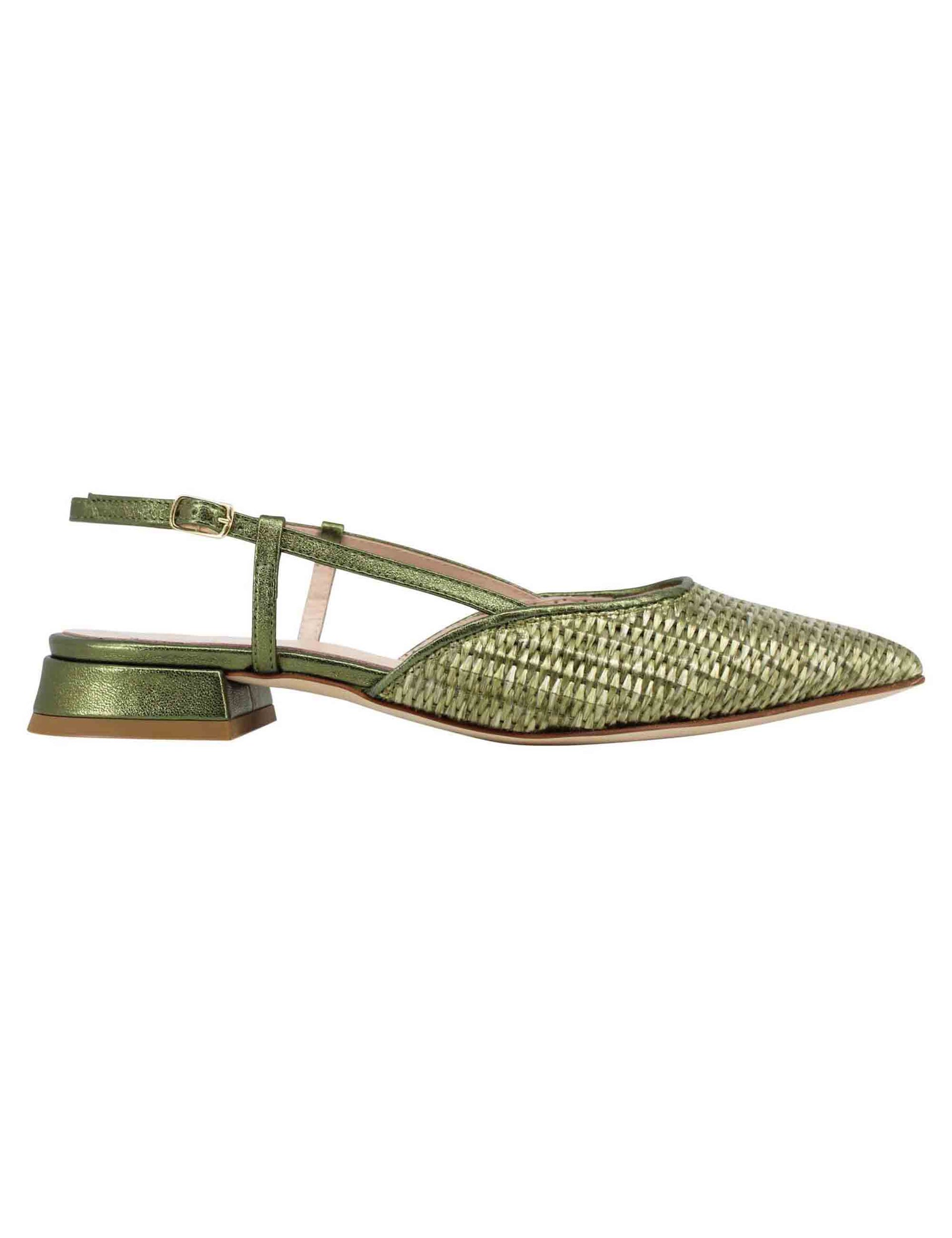 Decollete slingback donna in rafia verde con riporti in pelle verde e tacco basso