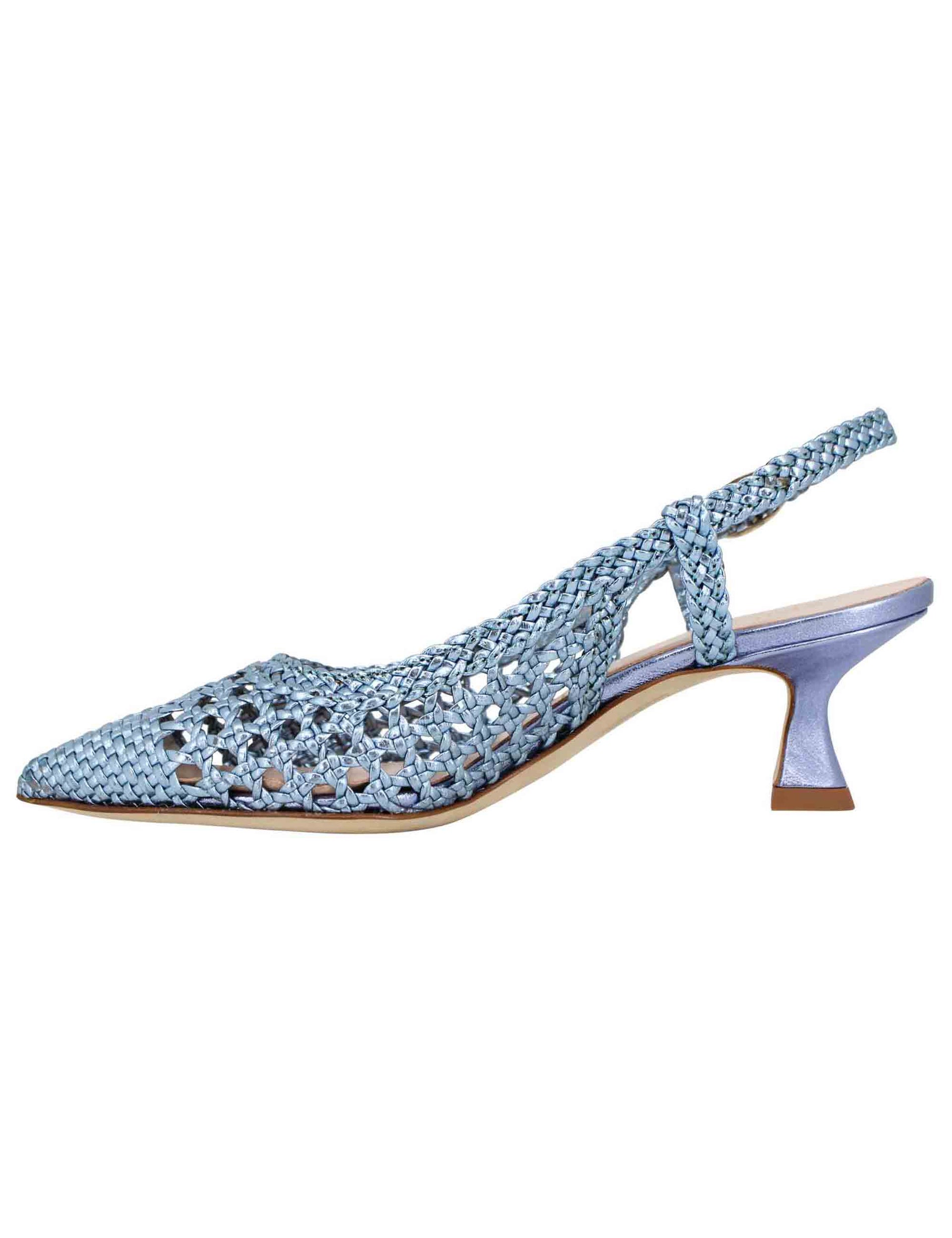 Decollete slingback donna in pelle intrecciata laminata celeste con tacco in tinta