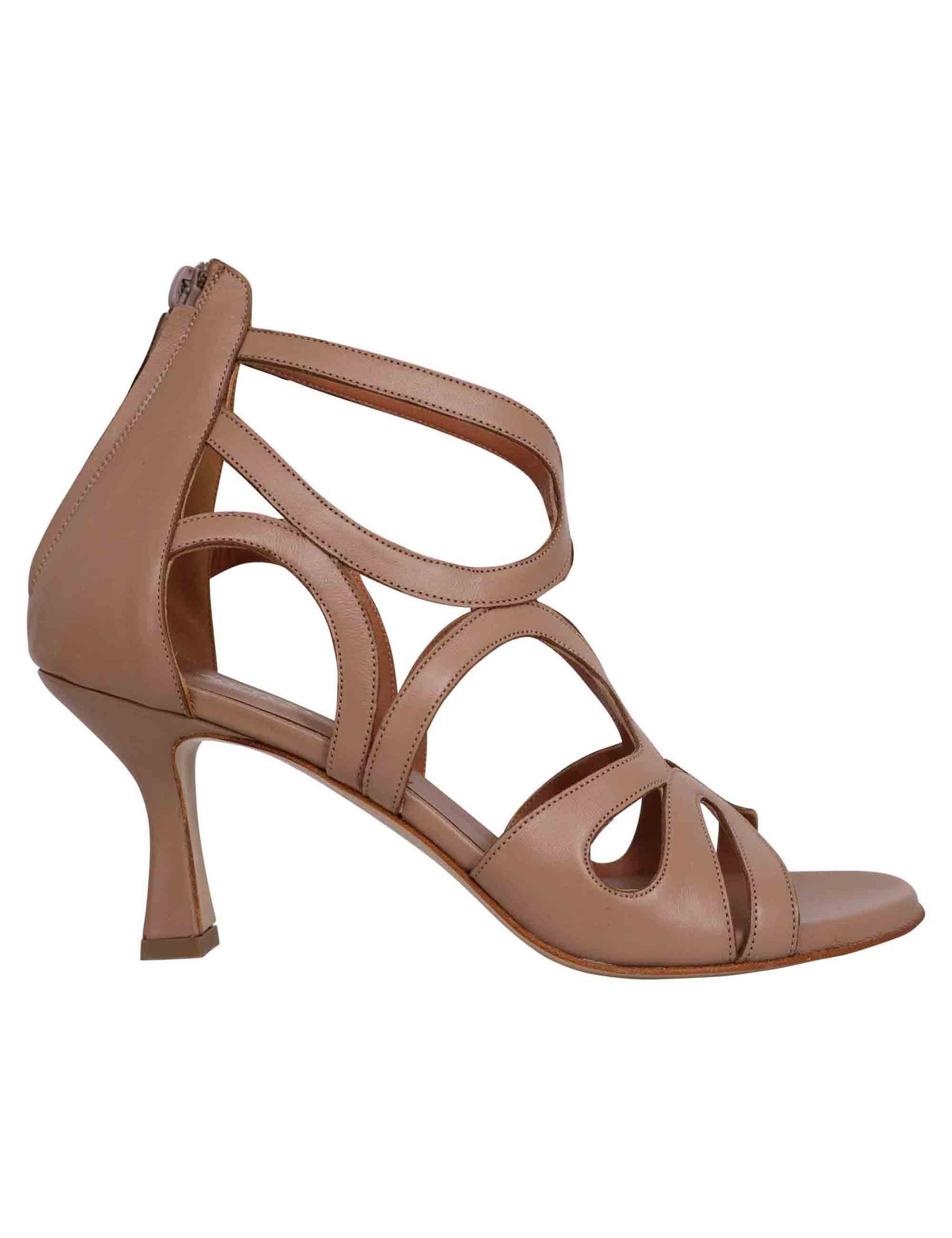 Women's sandals in natural leather with closed heel and round toe
