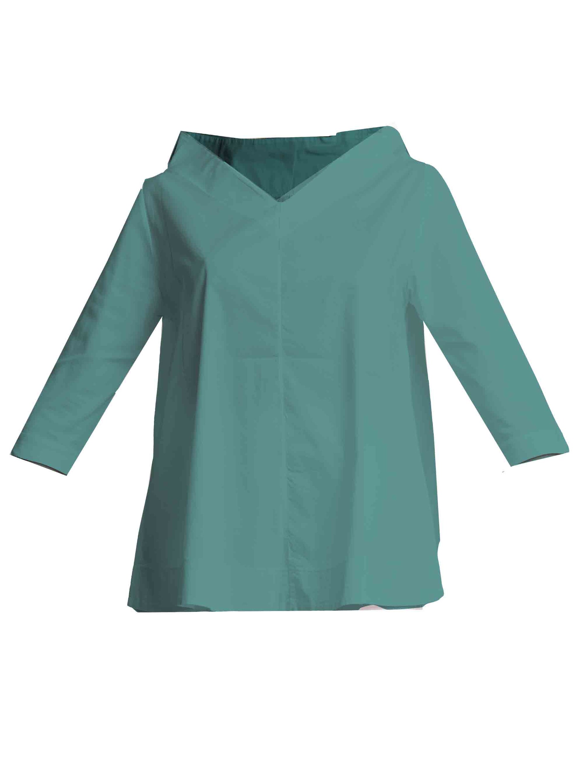 Women's green cotton T-shirt with V-neck and 3/4 sleeves