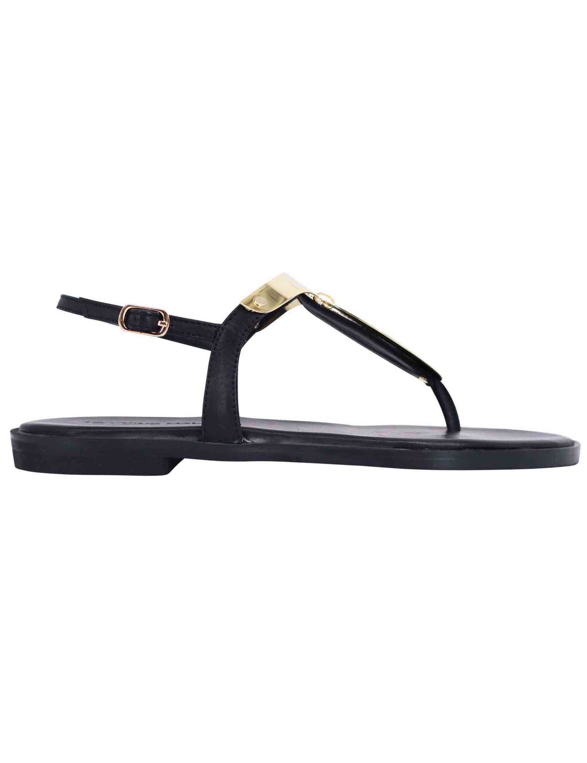 Women's flat flip-flop sandals in black leather with gold plates