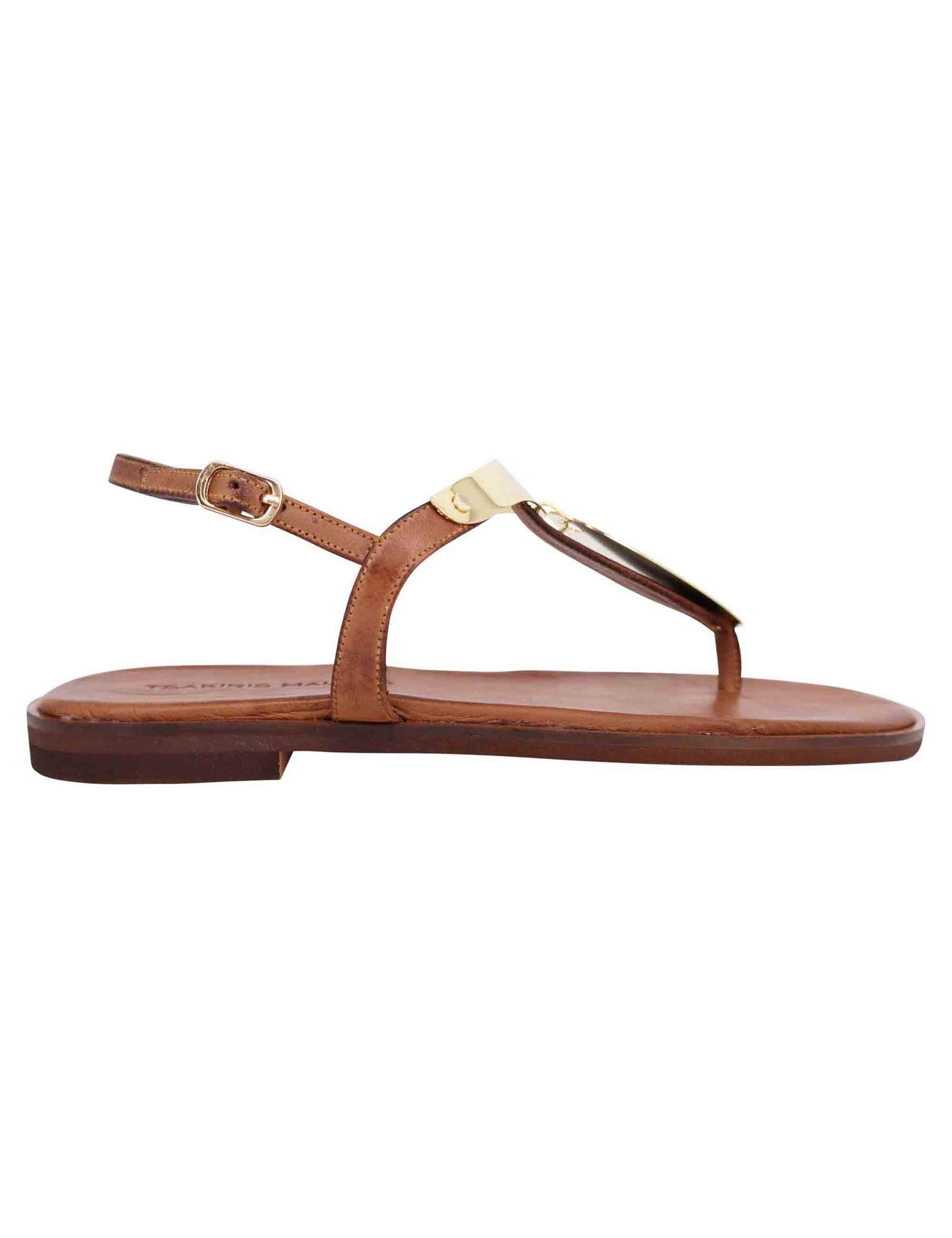 Flat thong sandals in tan leather with gold plates