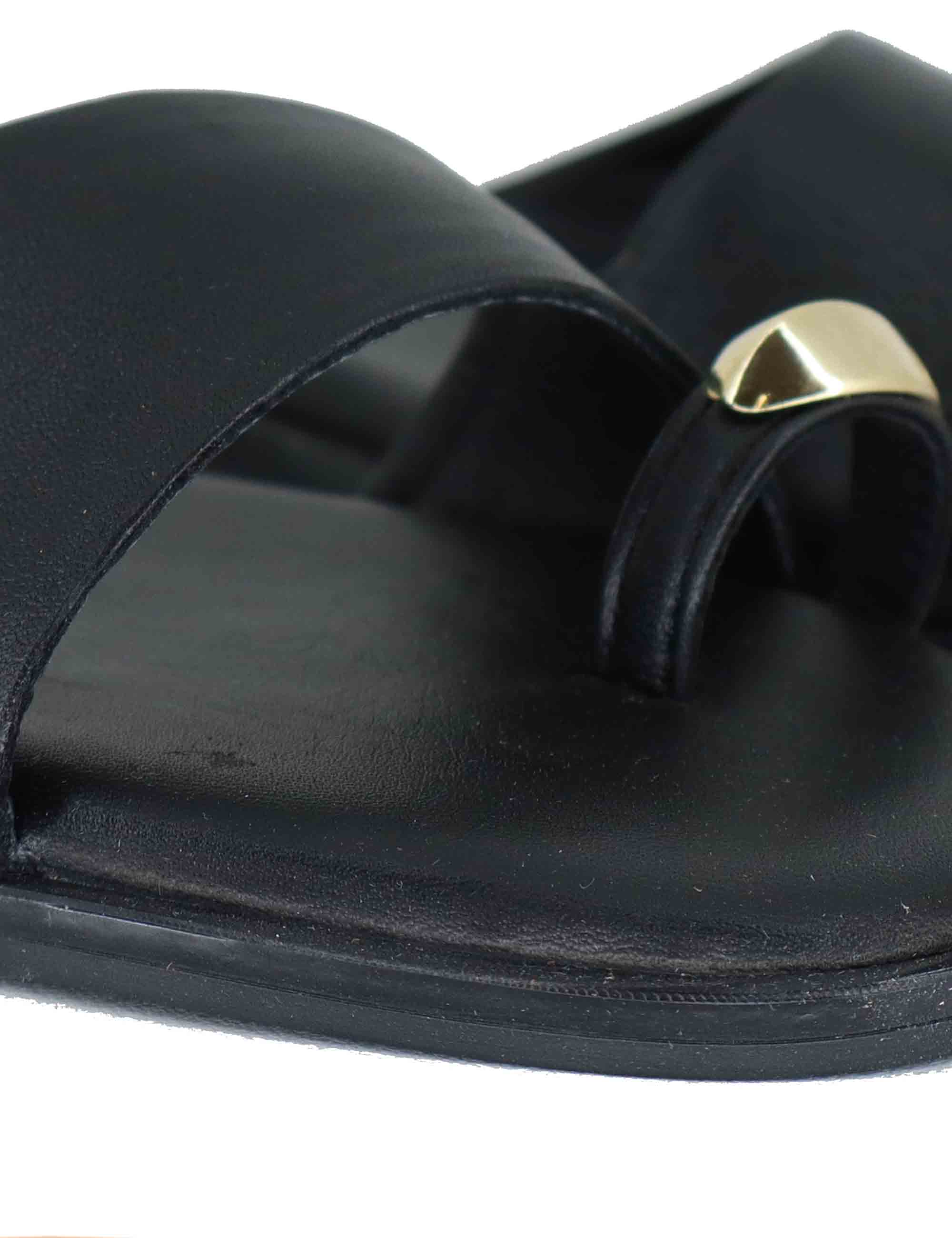 Sandali bassi donna infradito in pelle nera con anello SP262050 001 Spatarella 