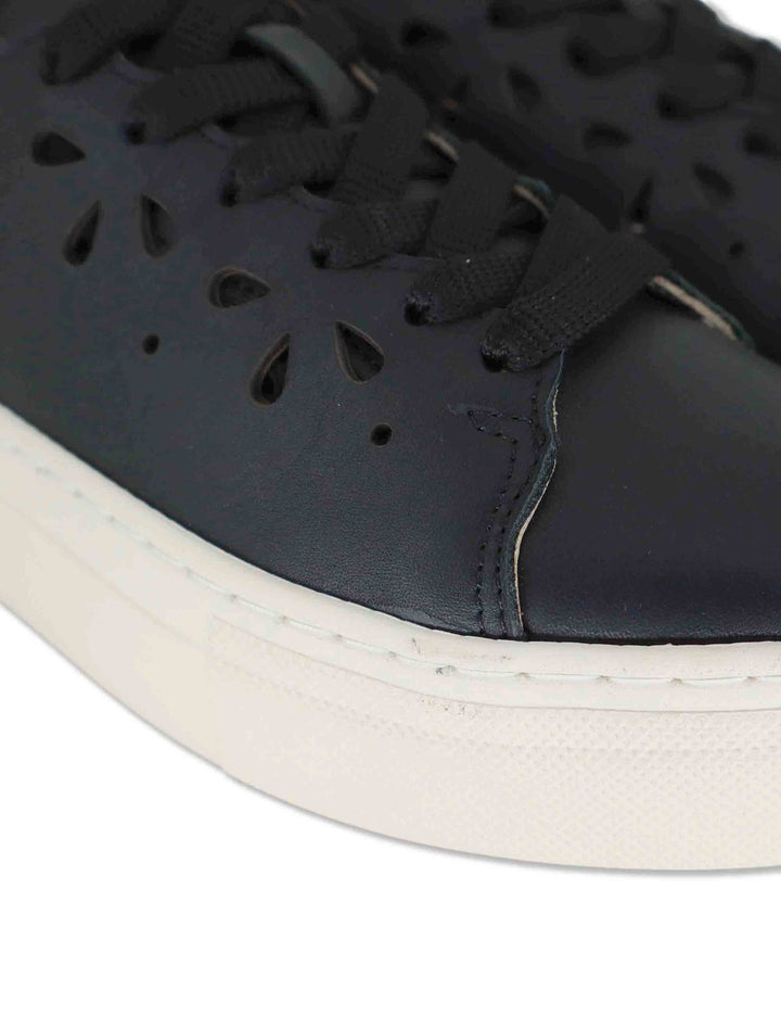 Sneakers donna in pelle nera forate con suola alta in gomma SP600021 001 Spatarella 