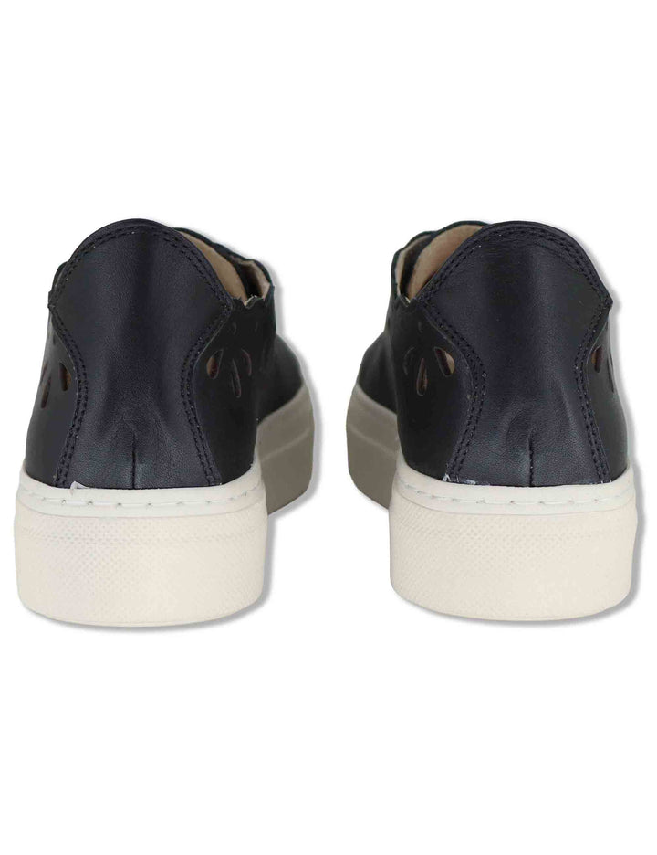 Sneakers donna in pelle nera forate con suola alta in gomma SP600021 001 Spatarella 