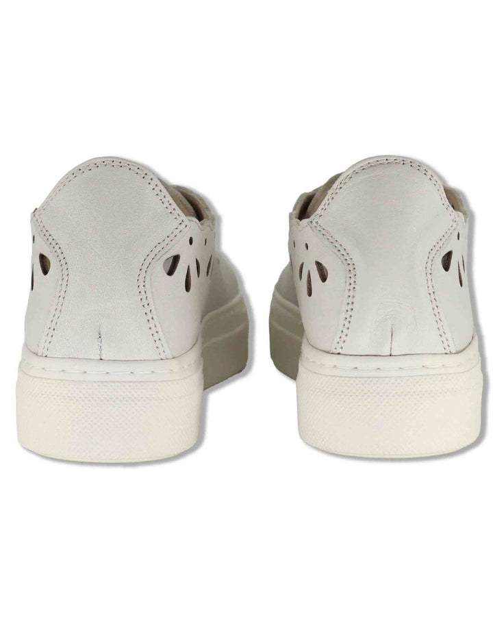 Sneakers donna in pelle beige forate con suola alta in gomma SP600021 016 Spatarella 
