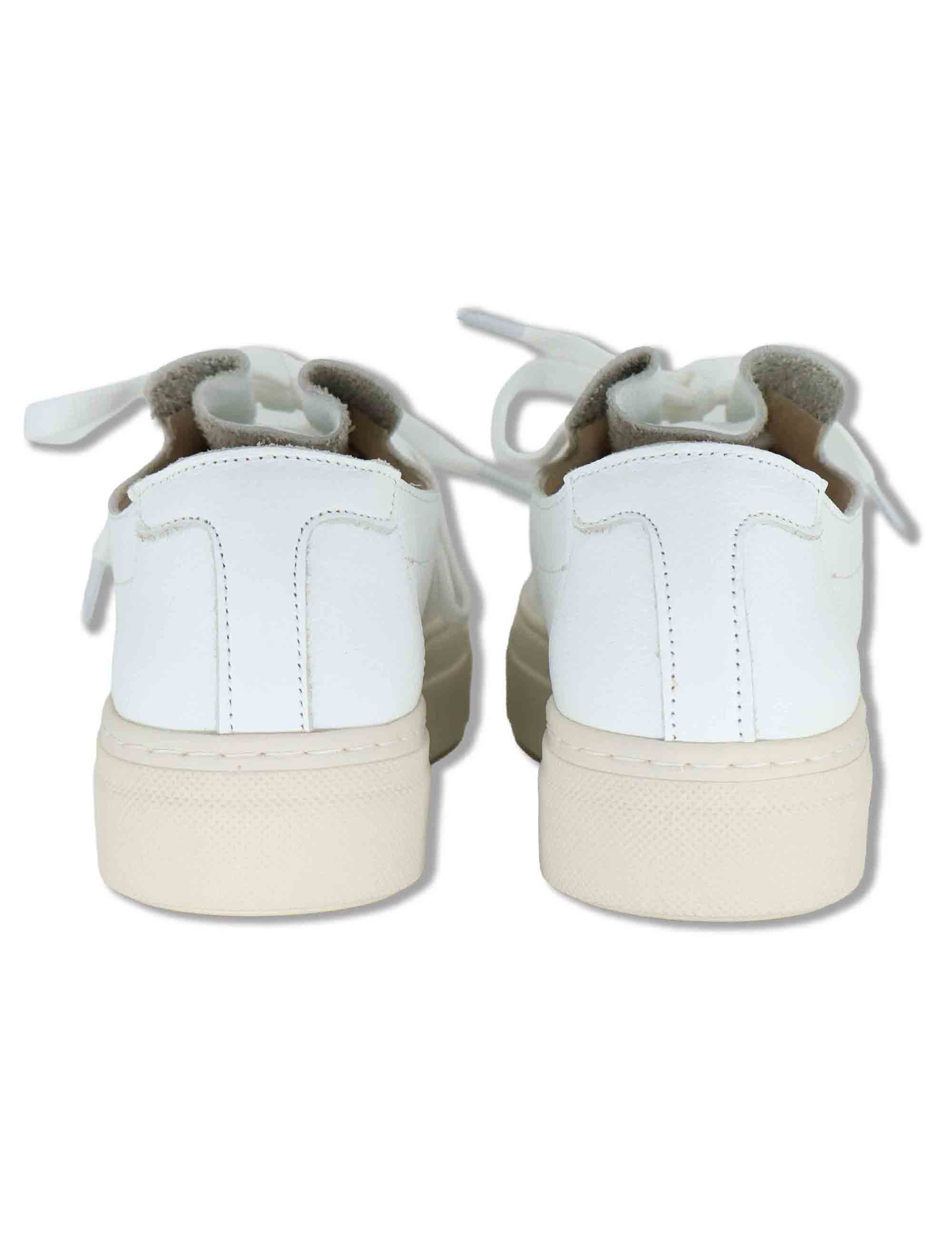 Sneakers donna in pelle bianca con linguetta arricciata e laccio in tulle SP60030 100 Spatarella 