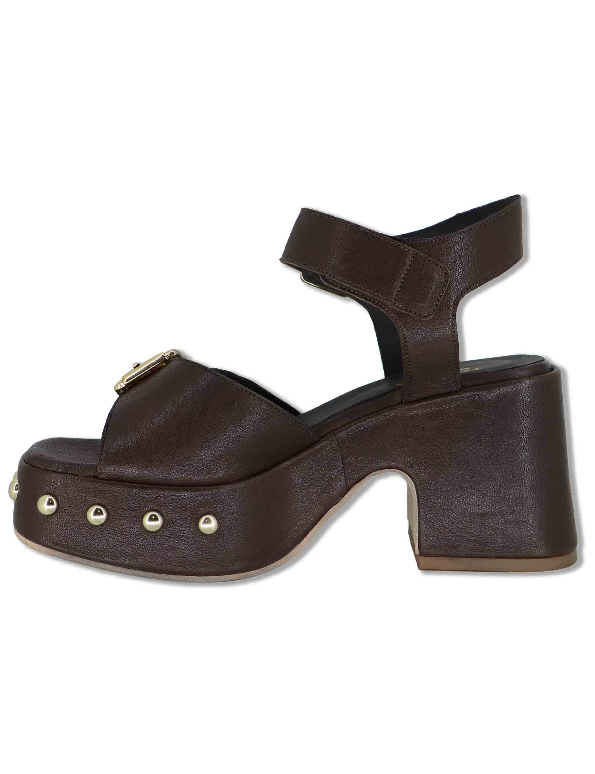 Sandali donna in pelle marrone con cinturino e zeppa alta con borchie e fibbie HILTON24100 014 Tattoo 