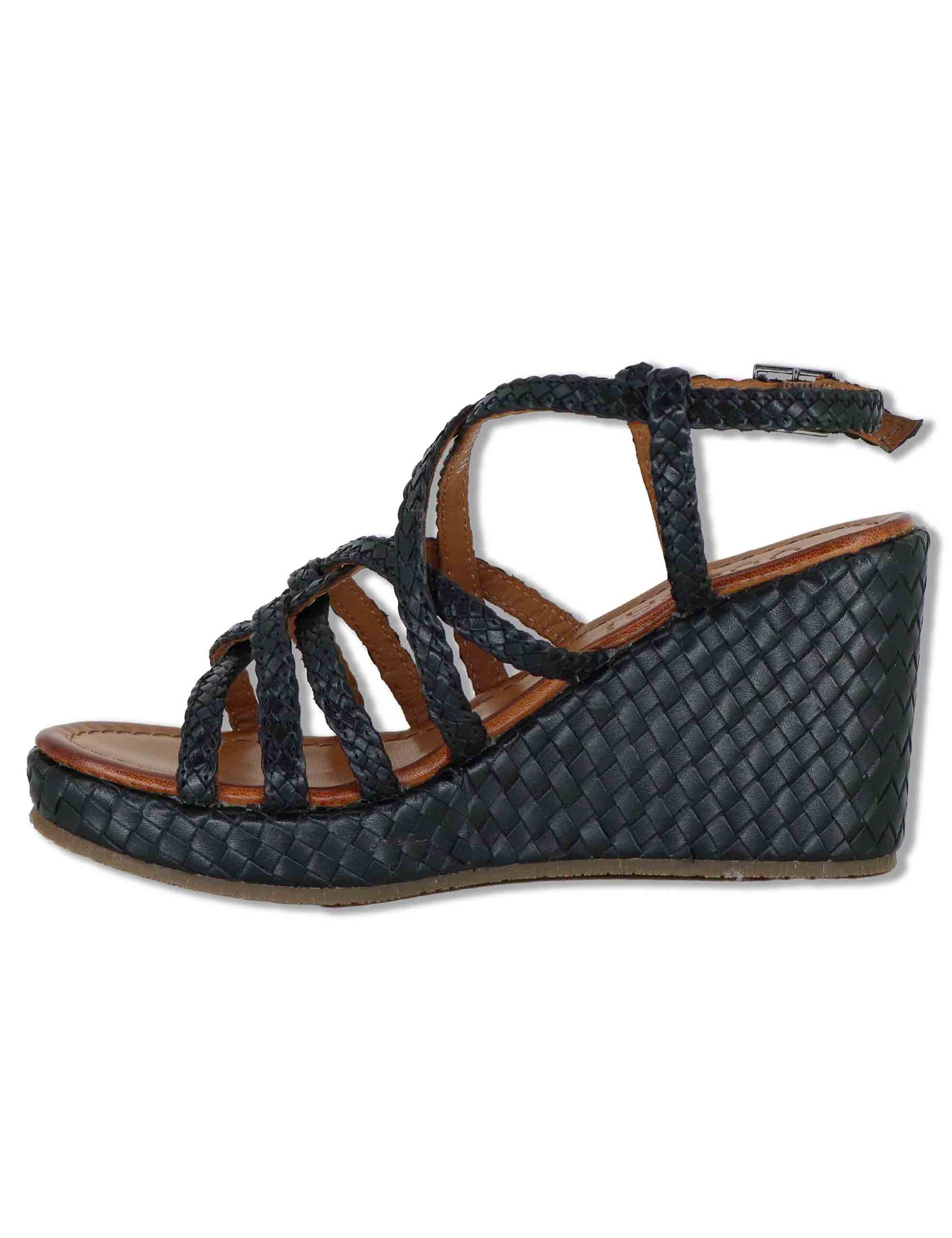 Sandali donna in pelle intrecciata nera con zeppa alta WD319R29 500007 Vueva 
