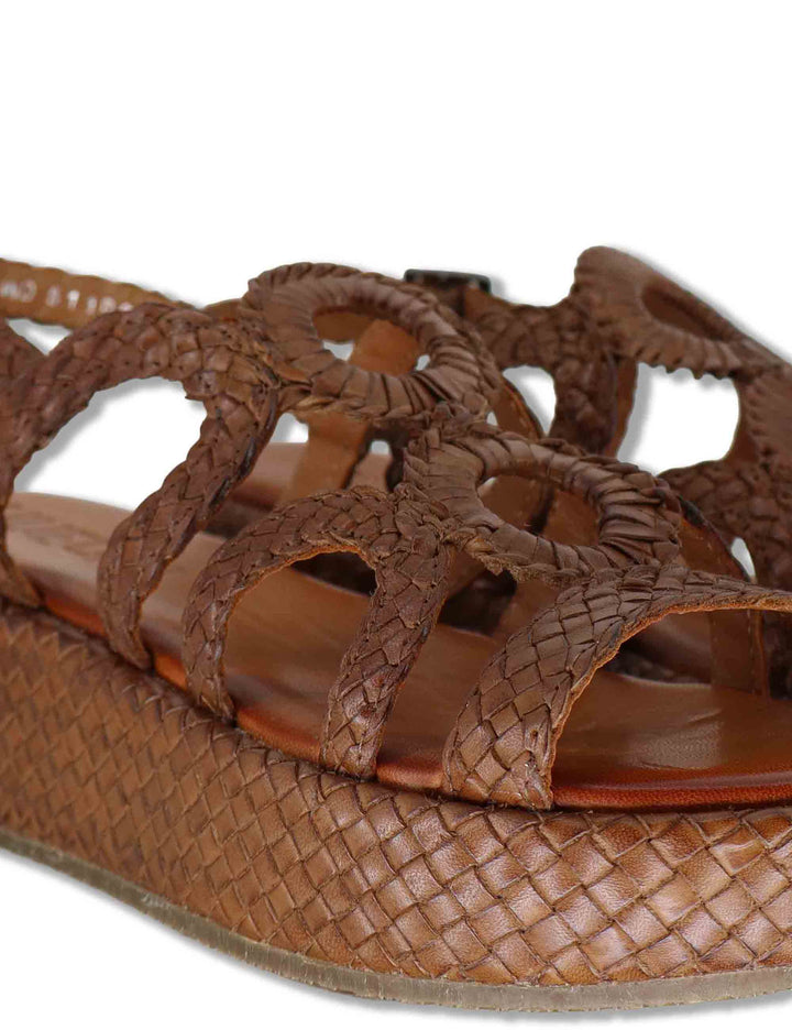 Sandali donna in pelle intrecciata cuoio con zeppa e cinturino posteriore WD511R04 500053 Vueva 