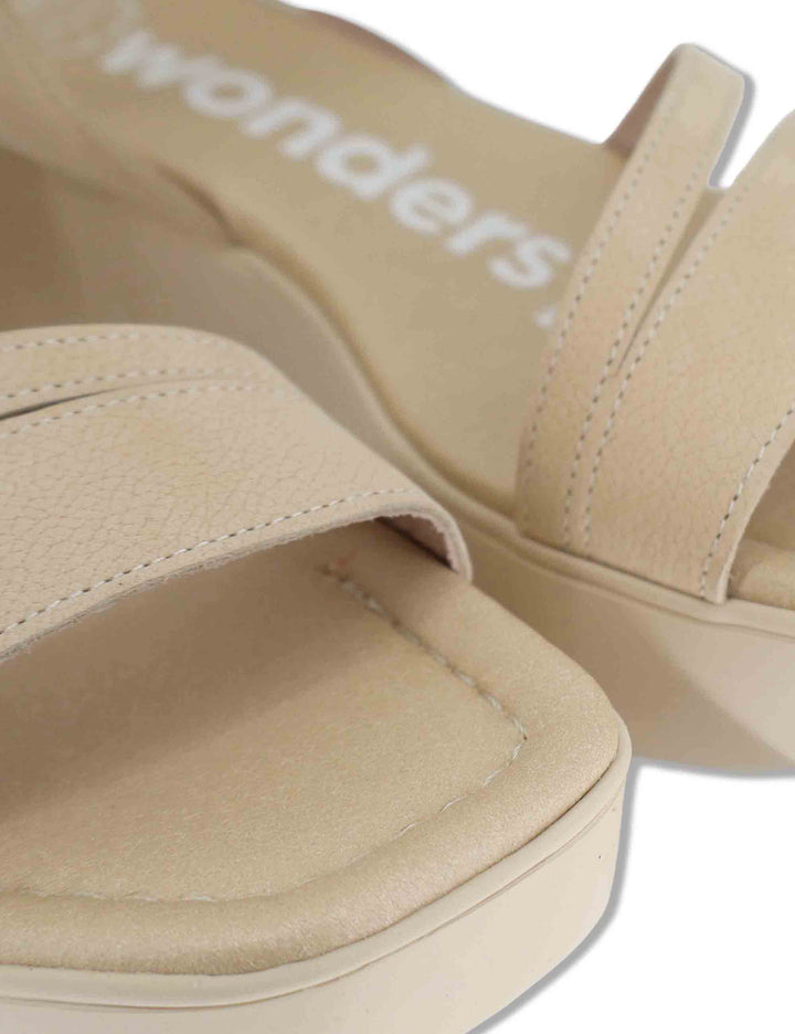 Sandali donna in pelle beige con cinturino alla caviglia e zeppa in gomma B-1001 020 Wonders 