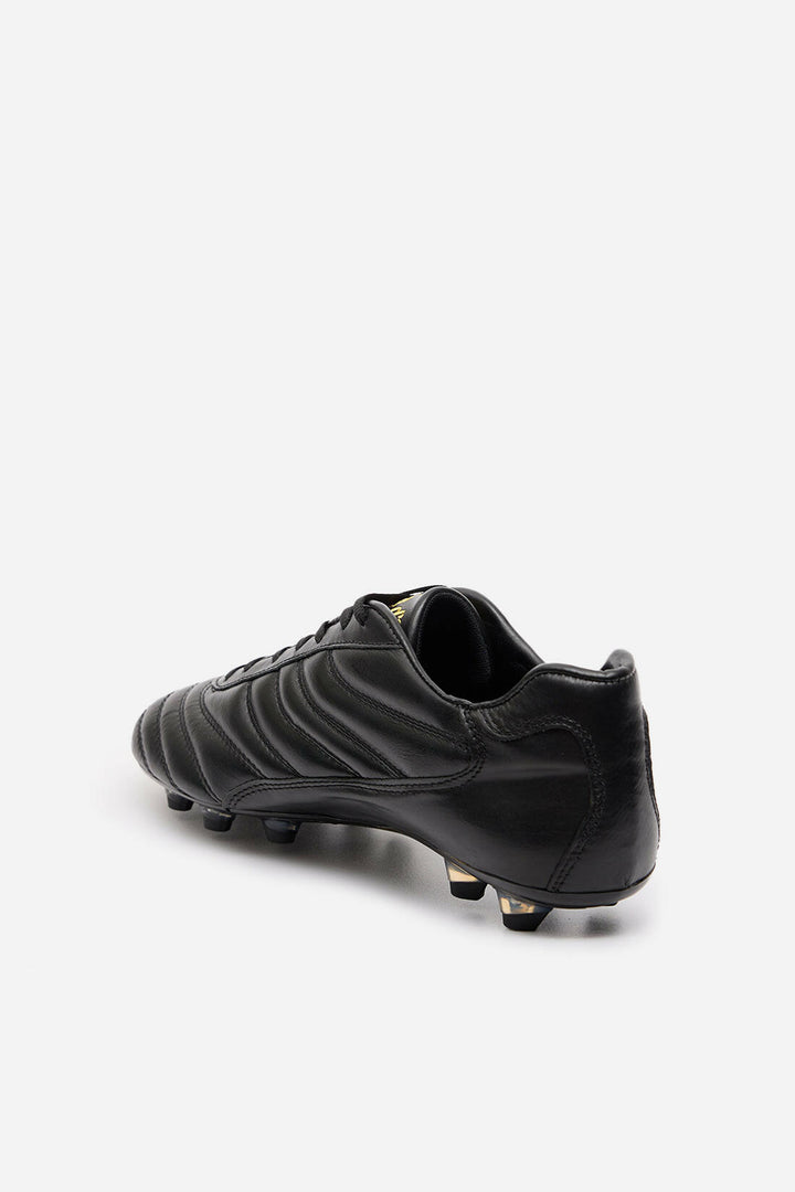 Scarpe da calcio Derby in pelle nera.