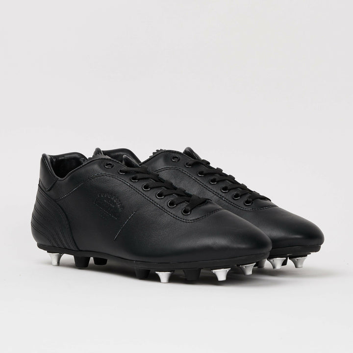 Scarpe da calcio Lazzarini in pelle nera.