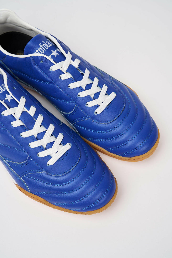 Scarpe da calcio indoor Alloro in pelle blu.