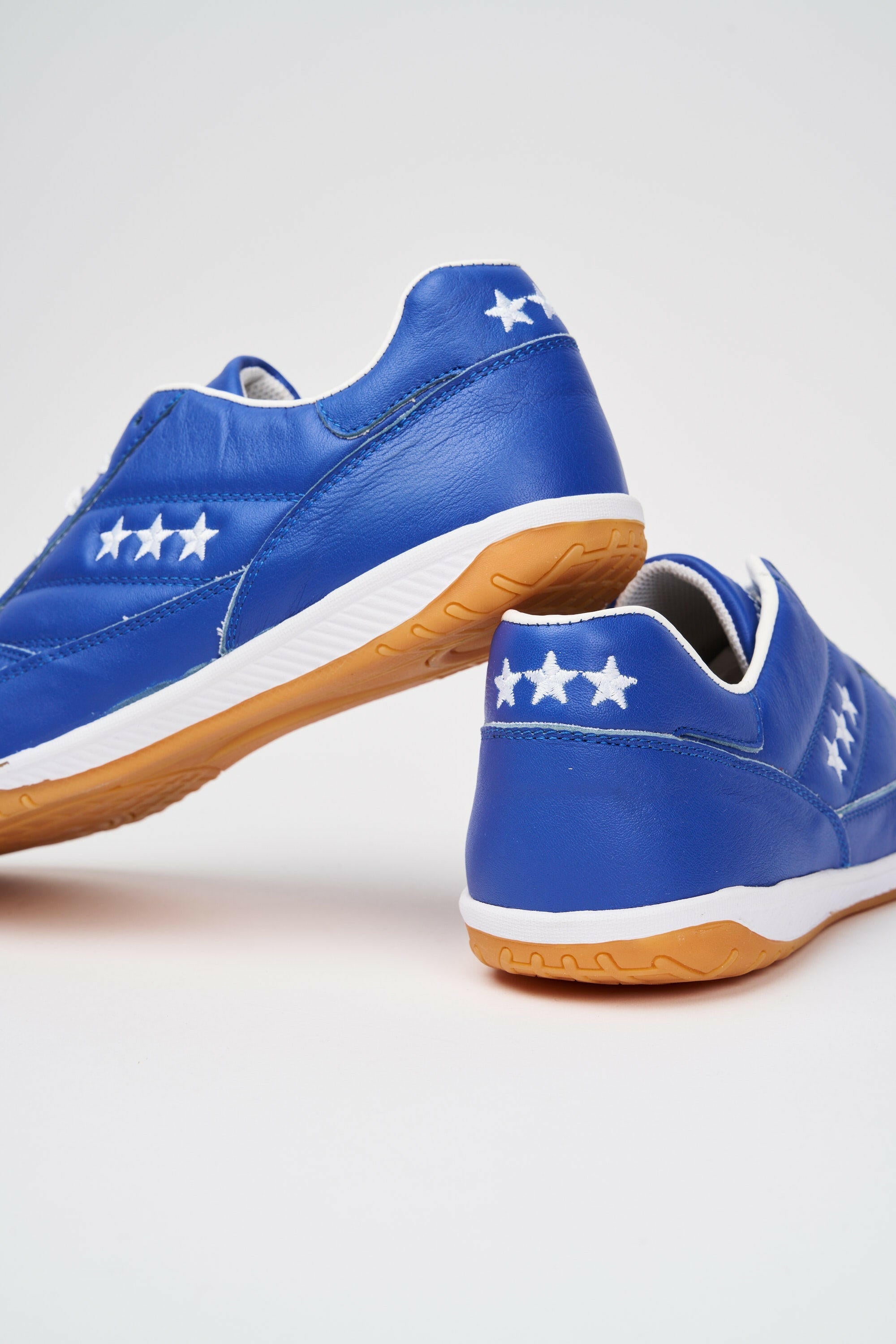 Scarpe da calcio indoor Alloro in pelle blu.