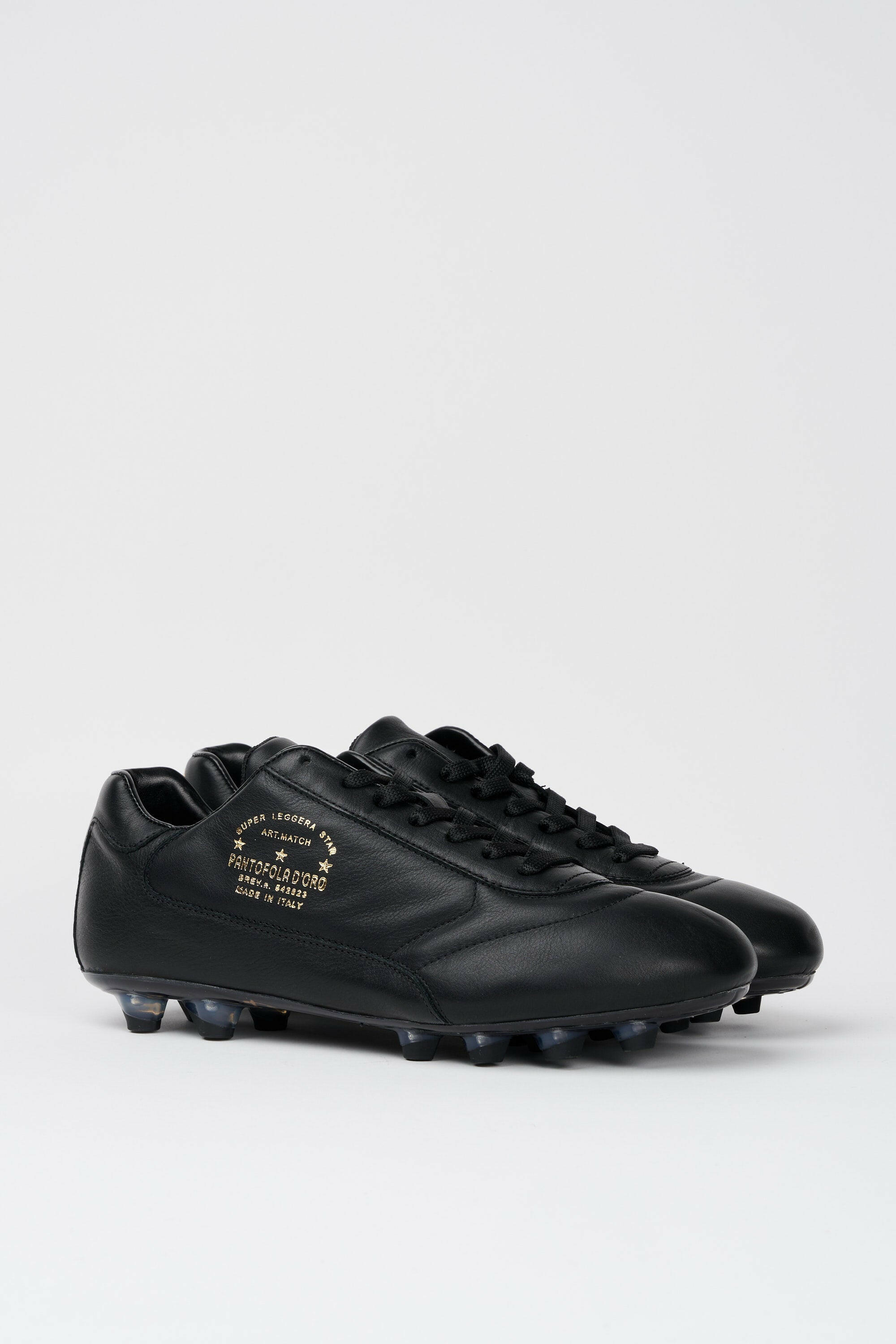 Scarpe da calcio Classic in pelle nera.