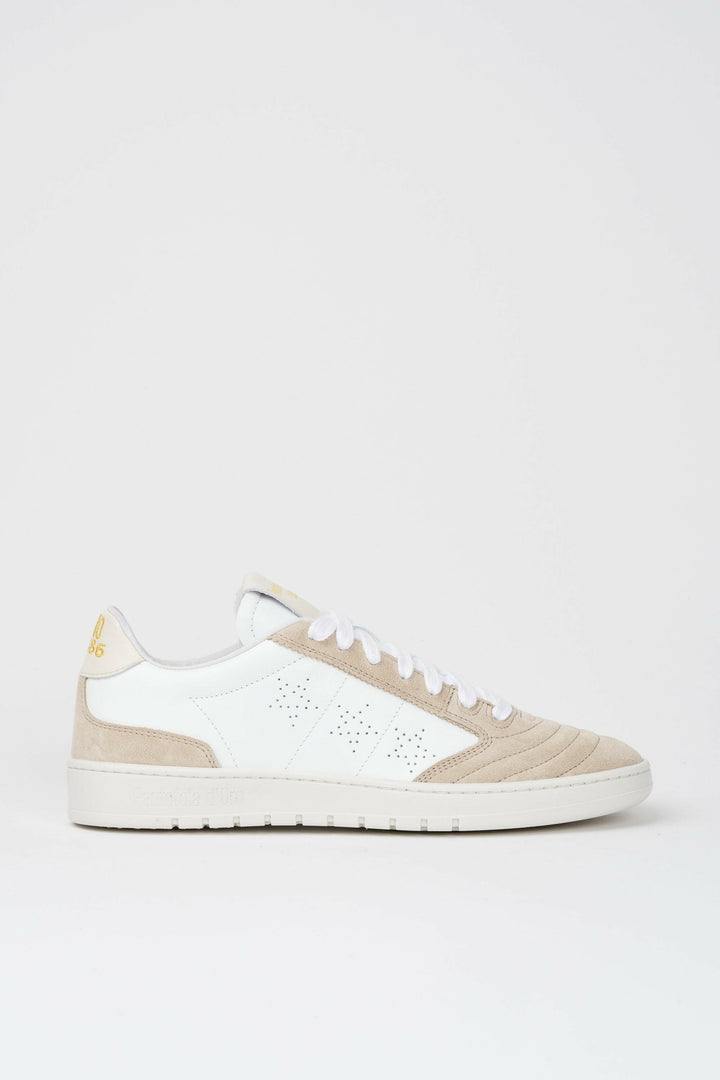 Sneakers uomo Wembley in pelle bianca e camoscio beige.