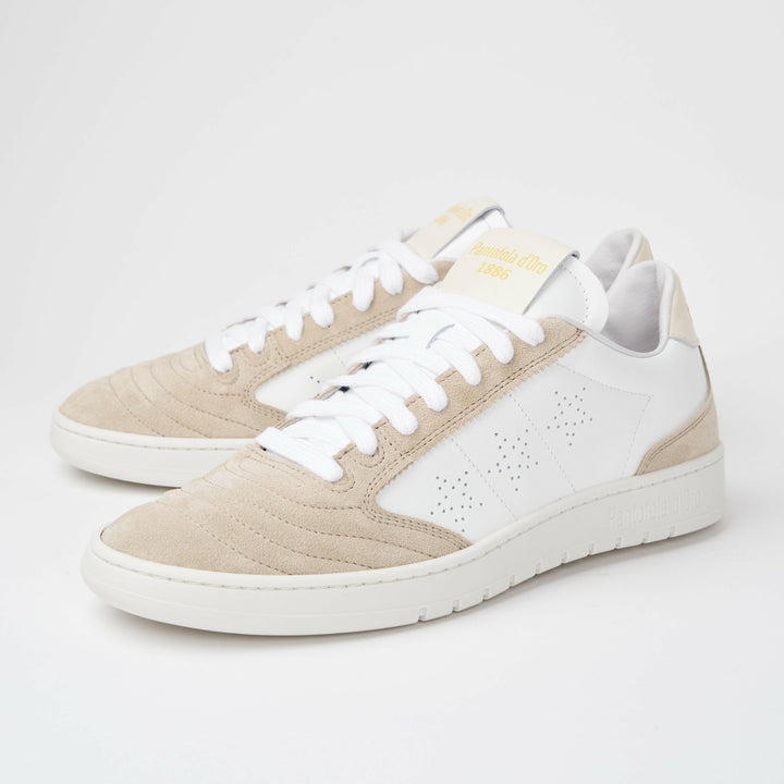 Sneakers uomo Wembley in pelle bianca e camoscio beige.