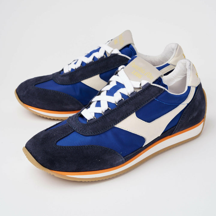 Sneakers uomo Trainer '74 in camoscio blu e tessuto 001.