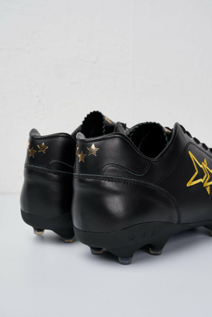 Scarpe da calcio Galassia in pelle nera.