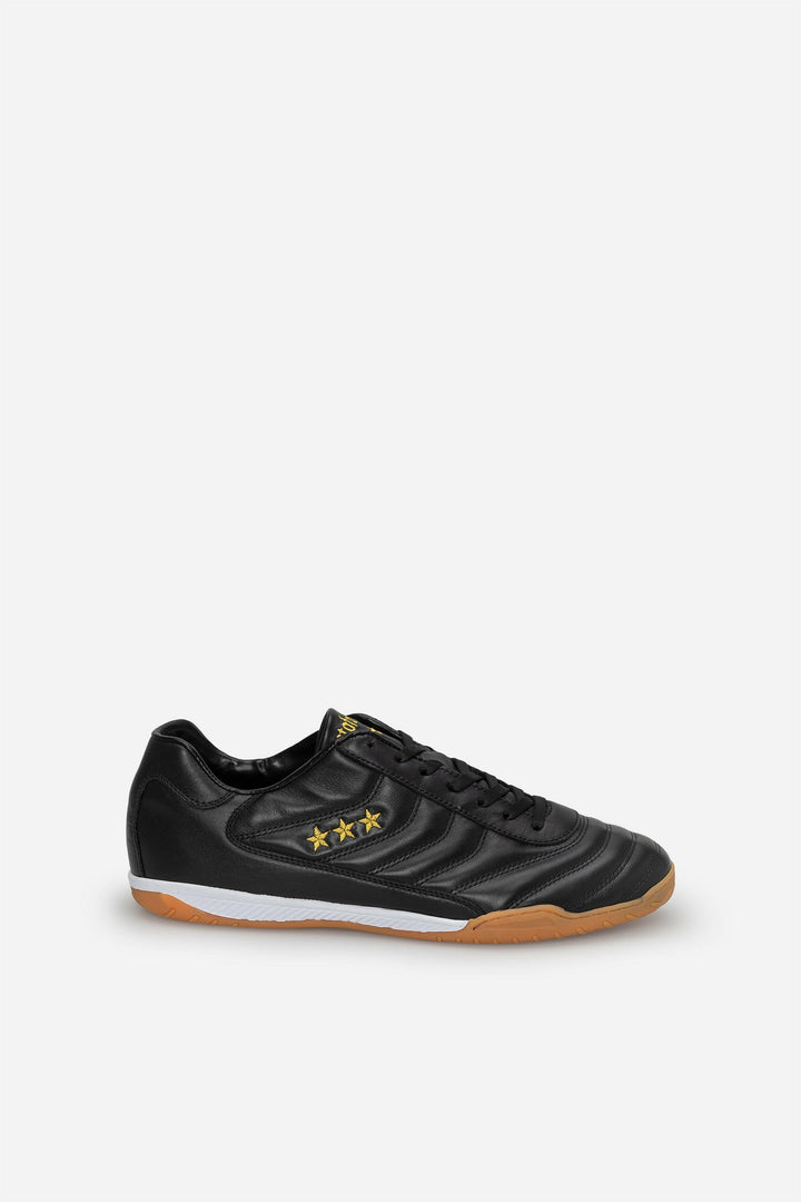 Scarpe da calcio Derby Indoor in pelle nera.