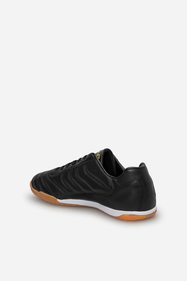 Scarpe da calcio Derby Indoor in pelle nera.