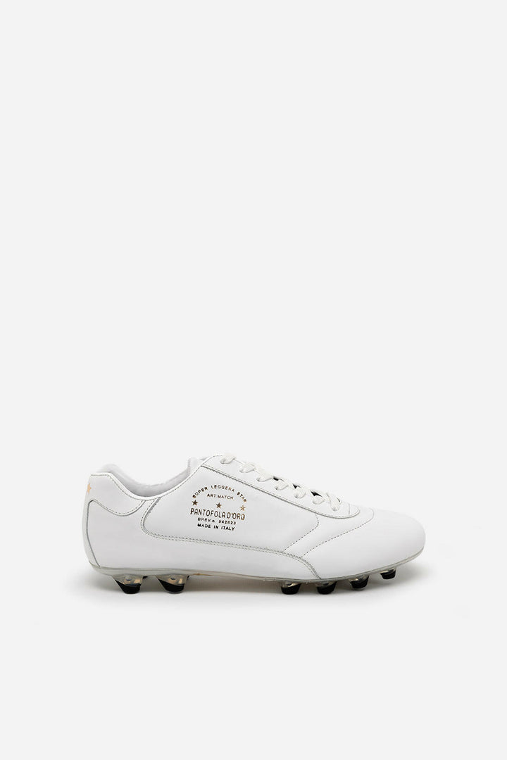 Scarpe da calcio Classic in pelle bianca.