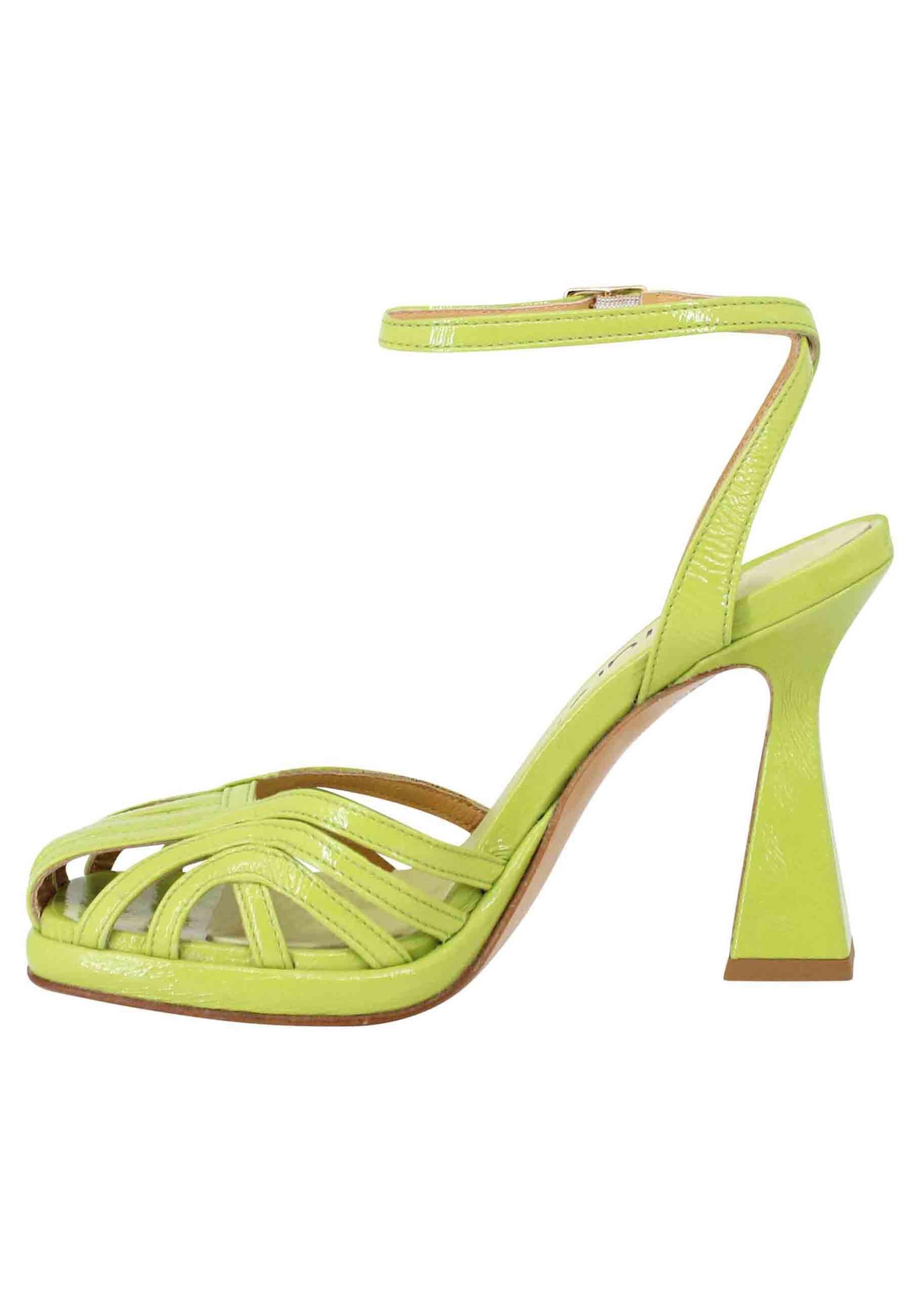 Sandali donna in naplack verde acido con cinturino alla caviglia tacco alto e plateau SP658 005 Spatarella 