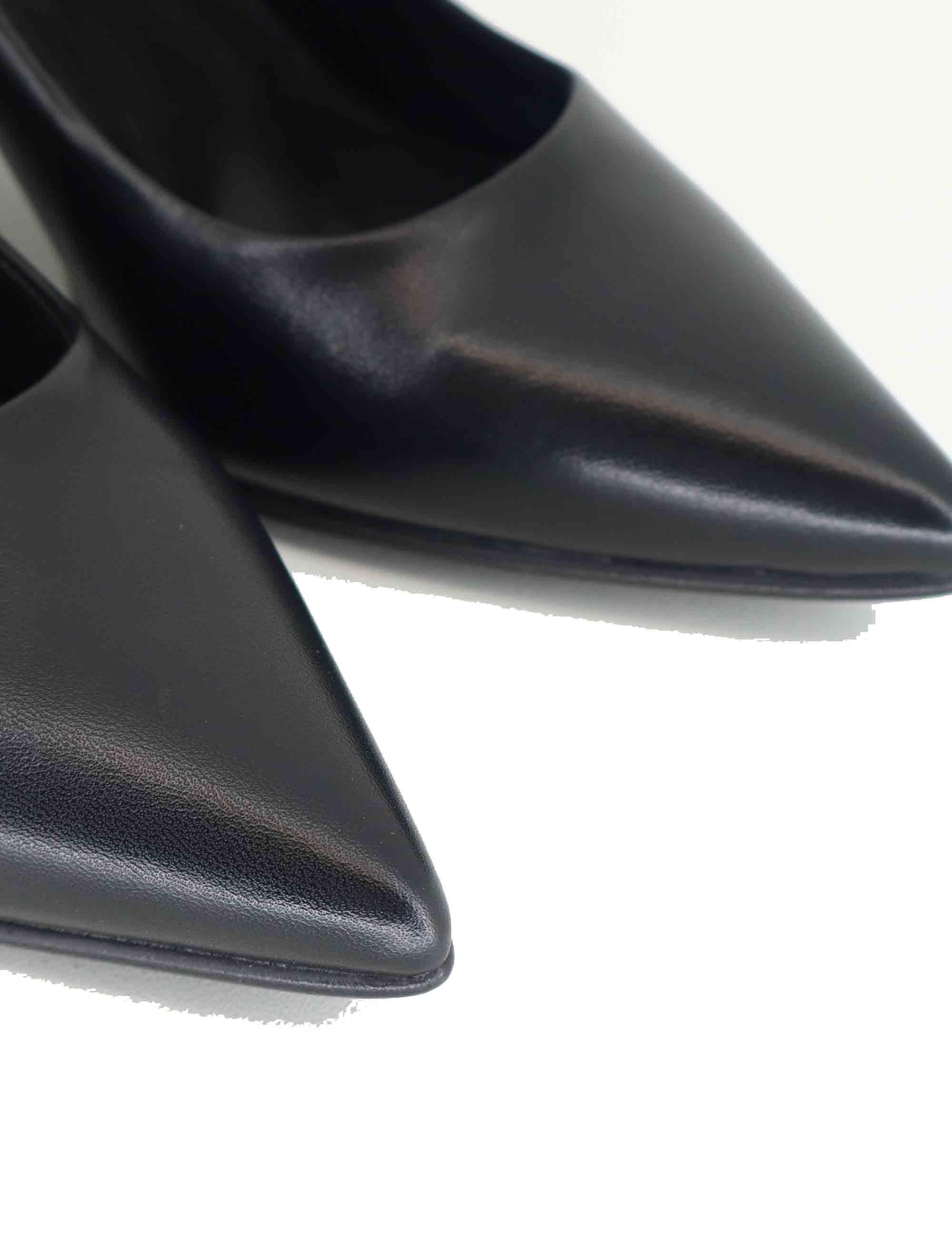 Decollete donna in pelle nera con tacco alto e punta a punta A 74 001 Tattoo 