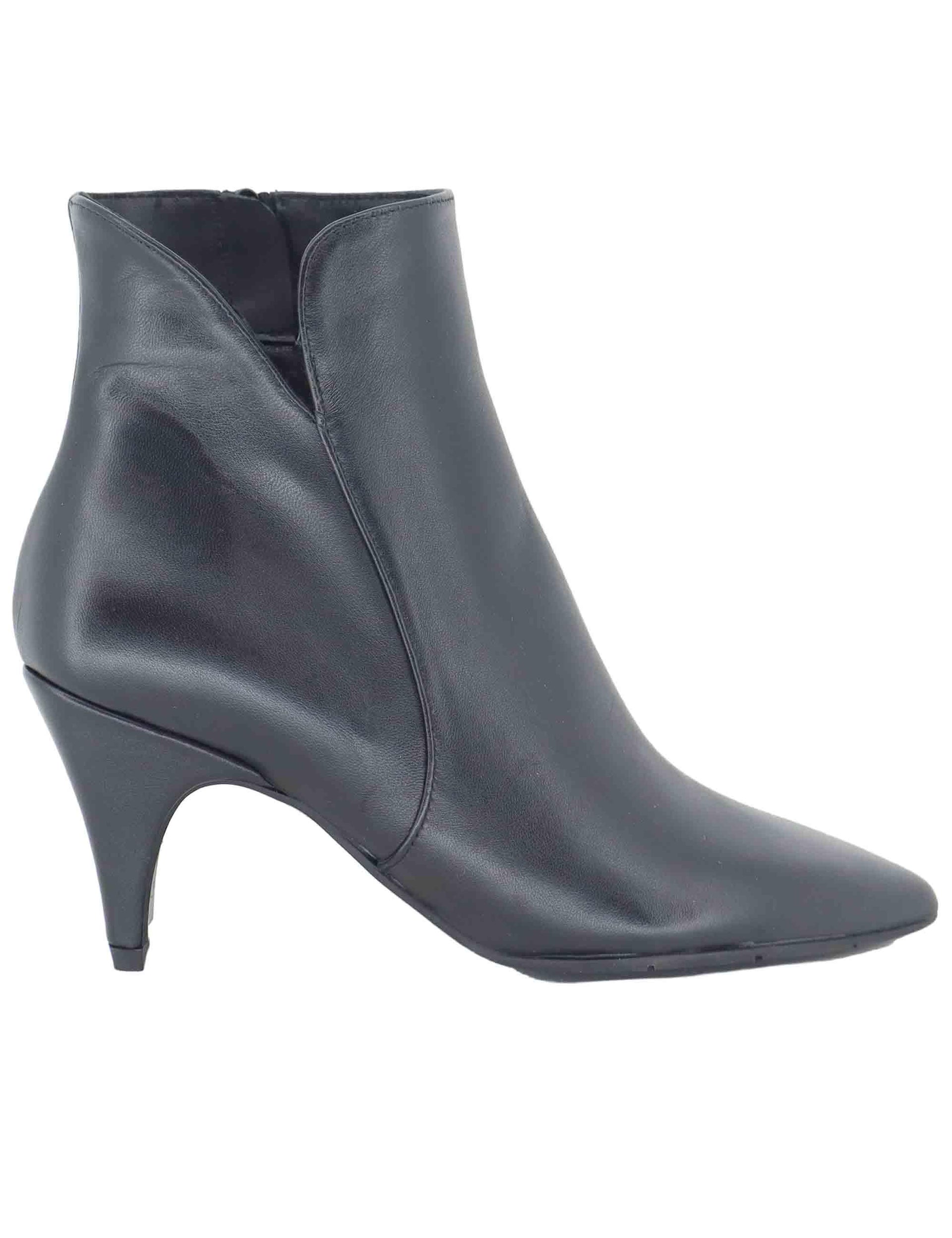 Stivaletti donna in pelle nera con tacco alto e zip laterale SP2312 001 Spatarella 