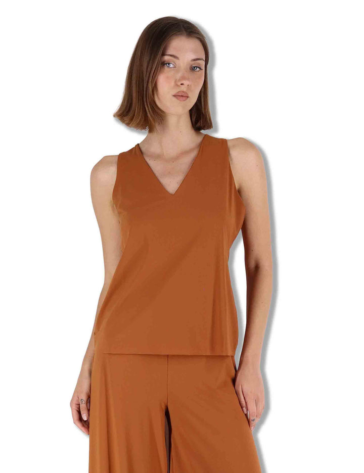 Top donna Soft Jersey in cammello con scollo a V e giromaniche JP556470210 41008 Maliparmi 