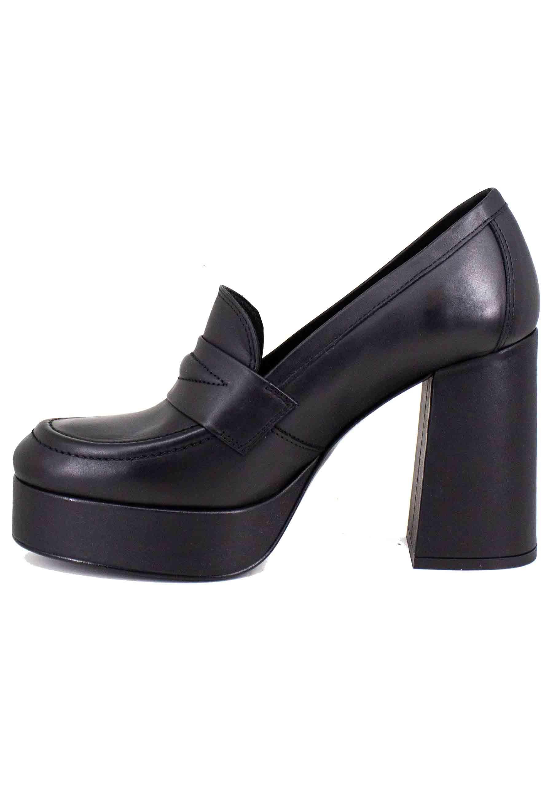Mocassini donna in pelle nera con tacco alto e plateau BG2101 001 Bruno Premi 