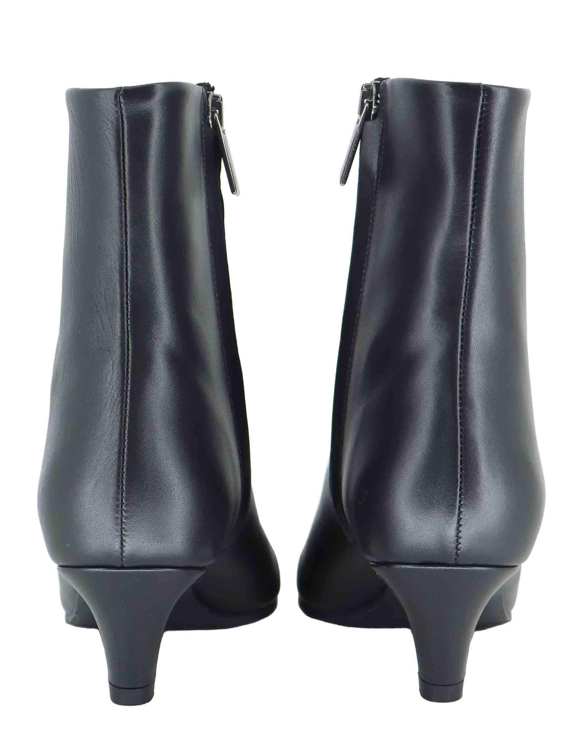 Stivaletti donna in pelle nera con tacco medio e zip laterale R2911 001 Bianca Di 