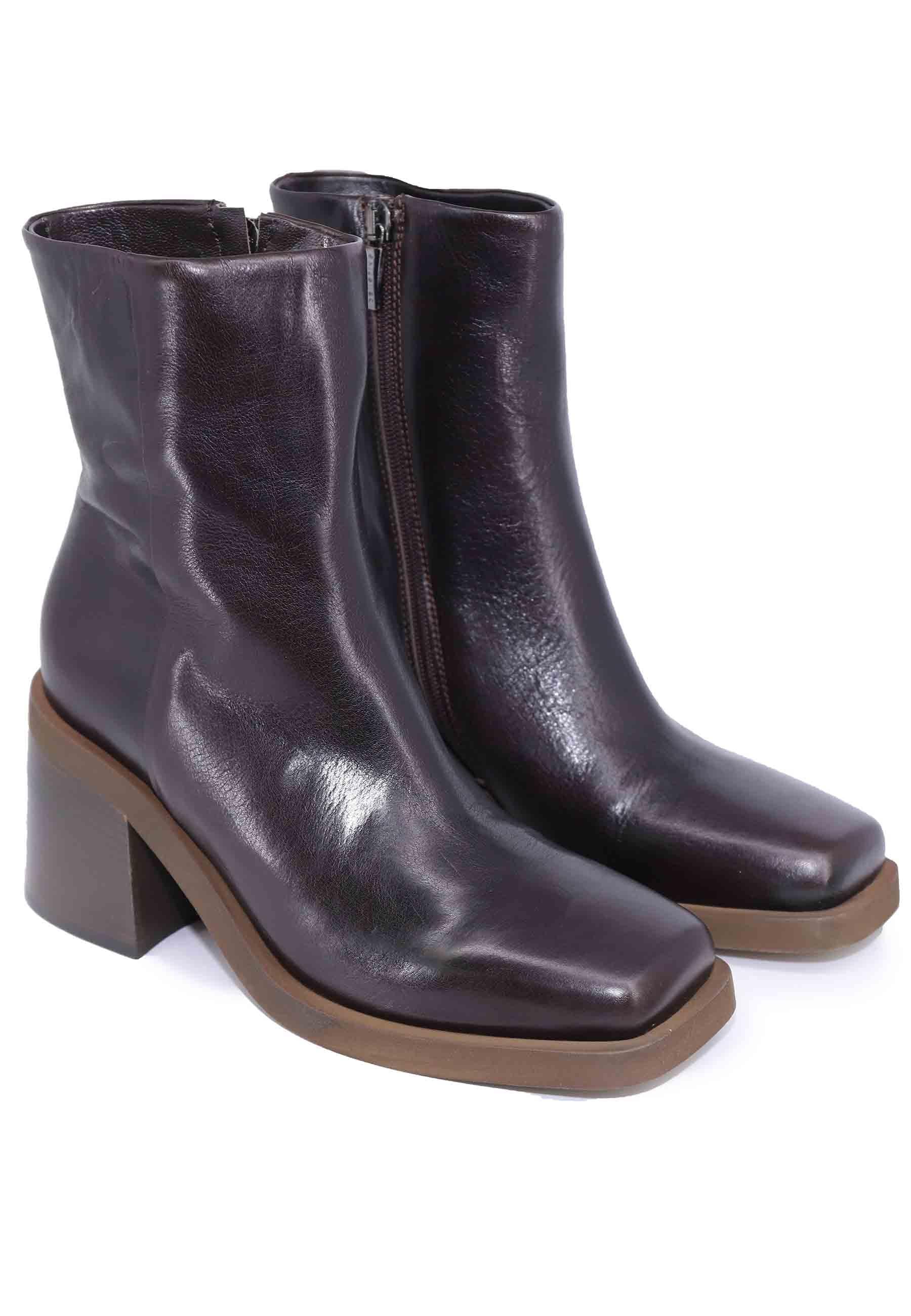 Stivaletti donna in pelle lucida marrone con punta quadra P9183 8 Laura Bellariva 