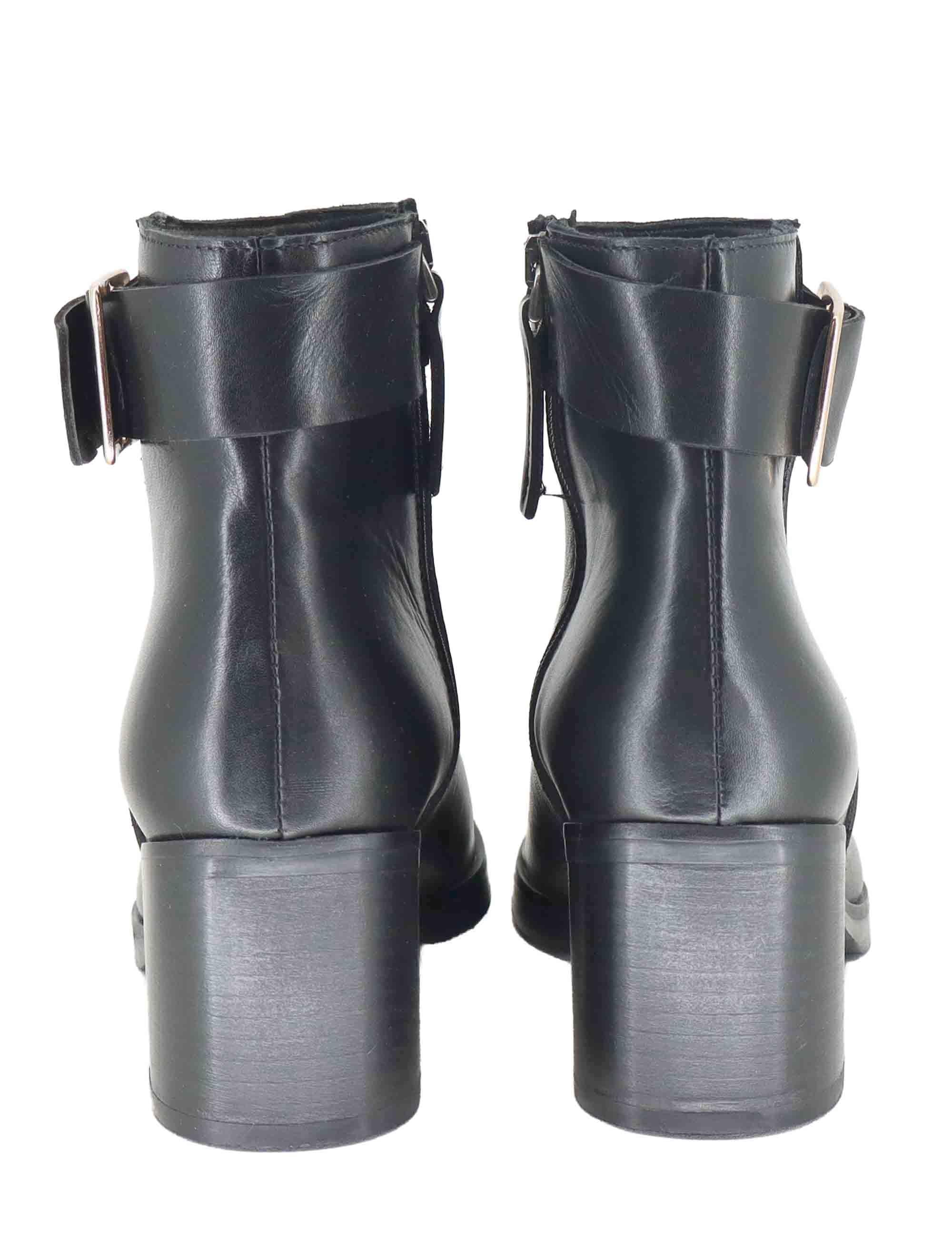 Stivaletti donna in pelle nera con cinturino e fibbia oro con tacco medio SPTR2002 001 Spatarella 