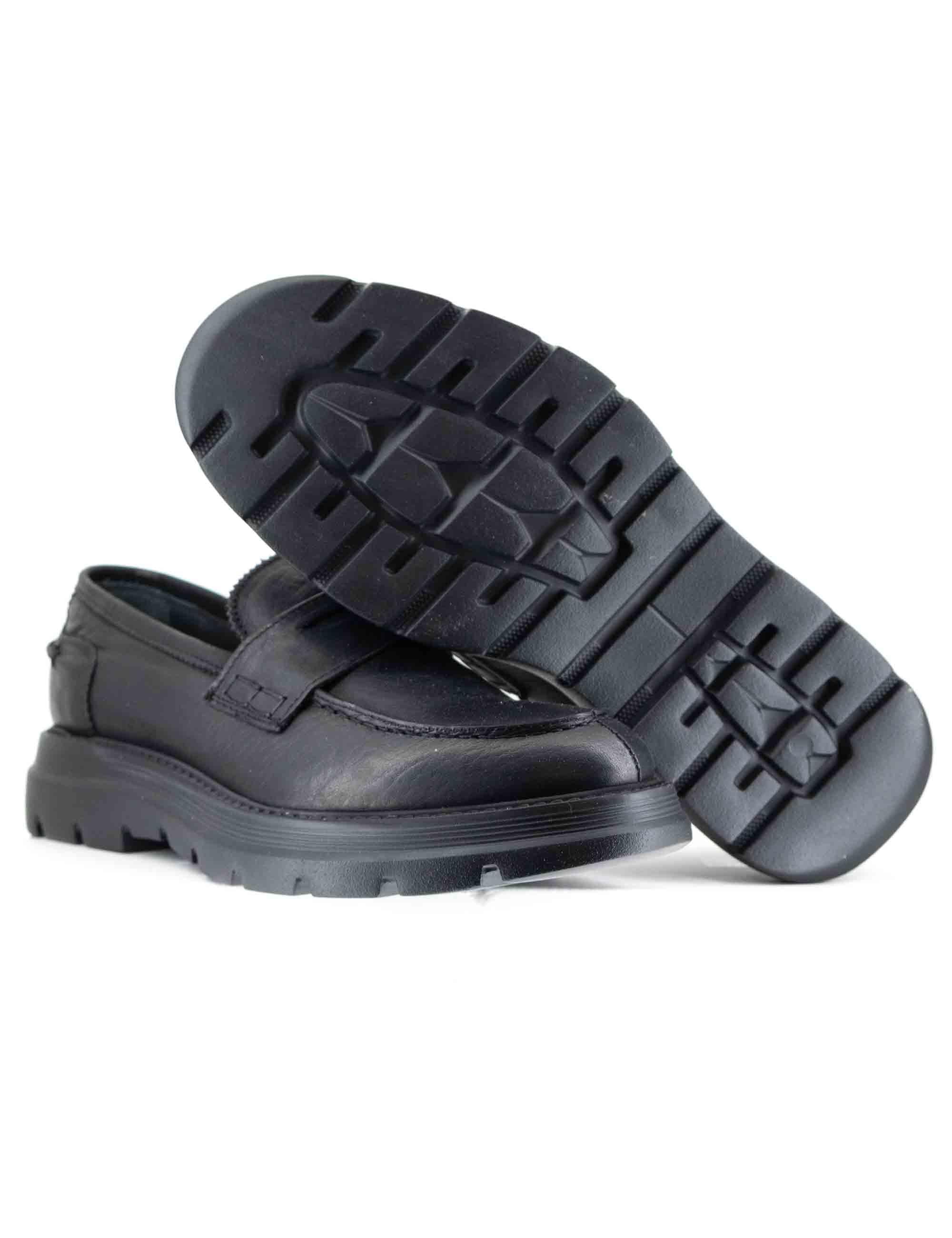 Mocassini uomo in pelle nera con suola alta in gomma antiscivolo SP1057 001 Spatarella 