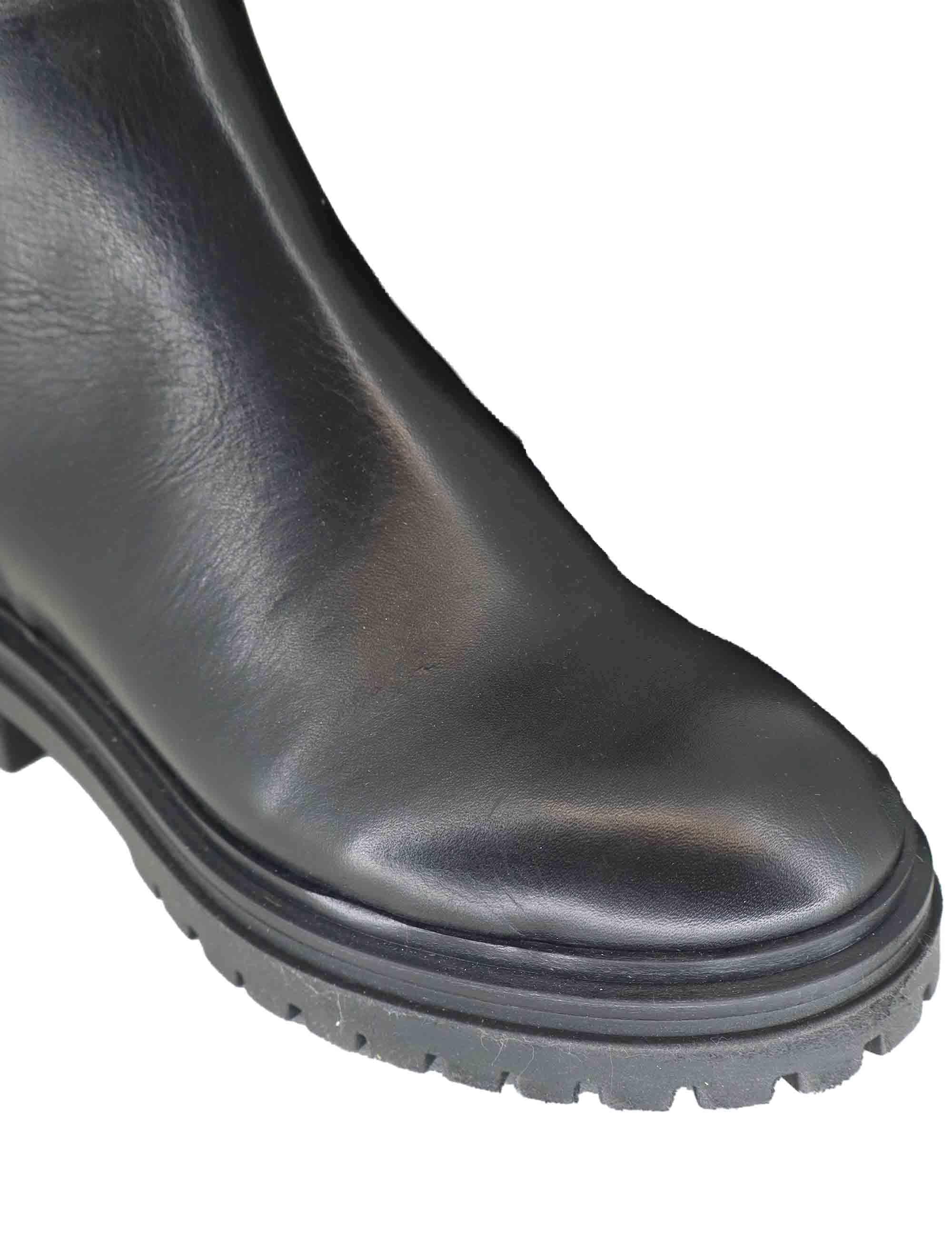 Stivali donna in pelle nera con suola in gomma carrarmato e tacco basso SPST1652 001 Spatarella 