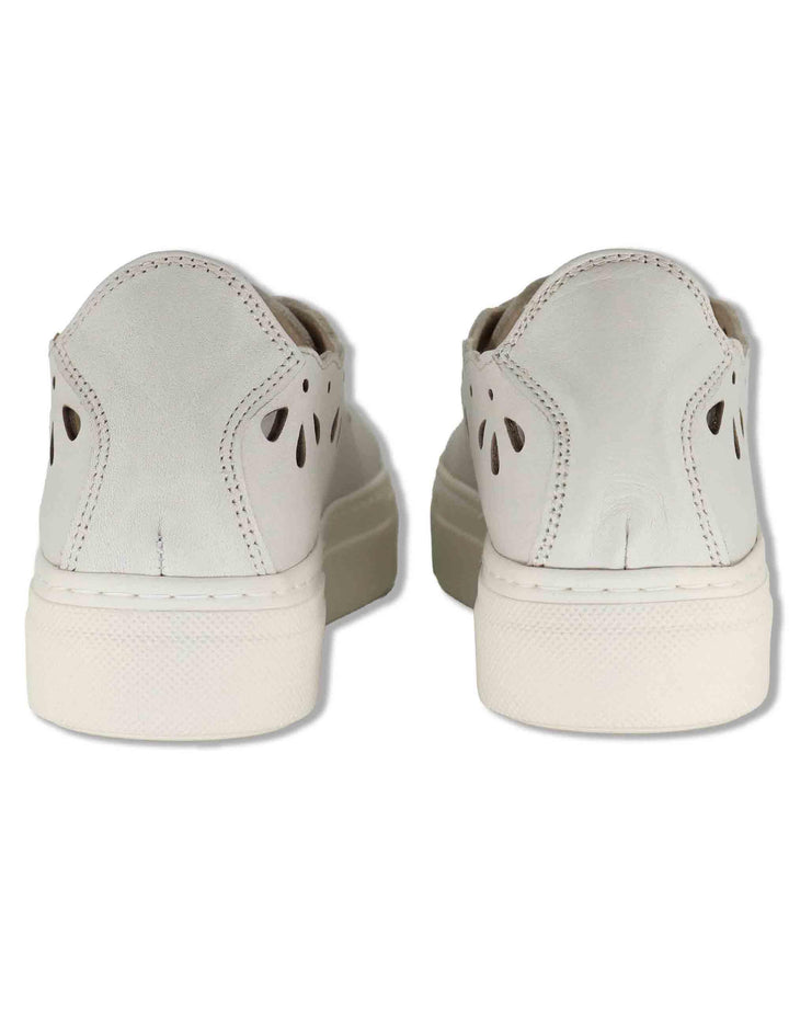 Sneakers donna in pelle beige forate con suola alta in gomma SP600021 016 Spatarella 