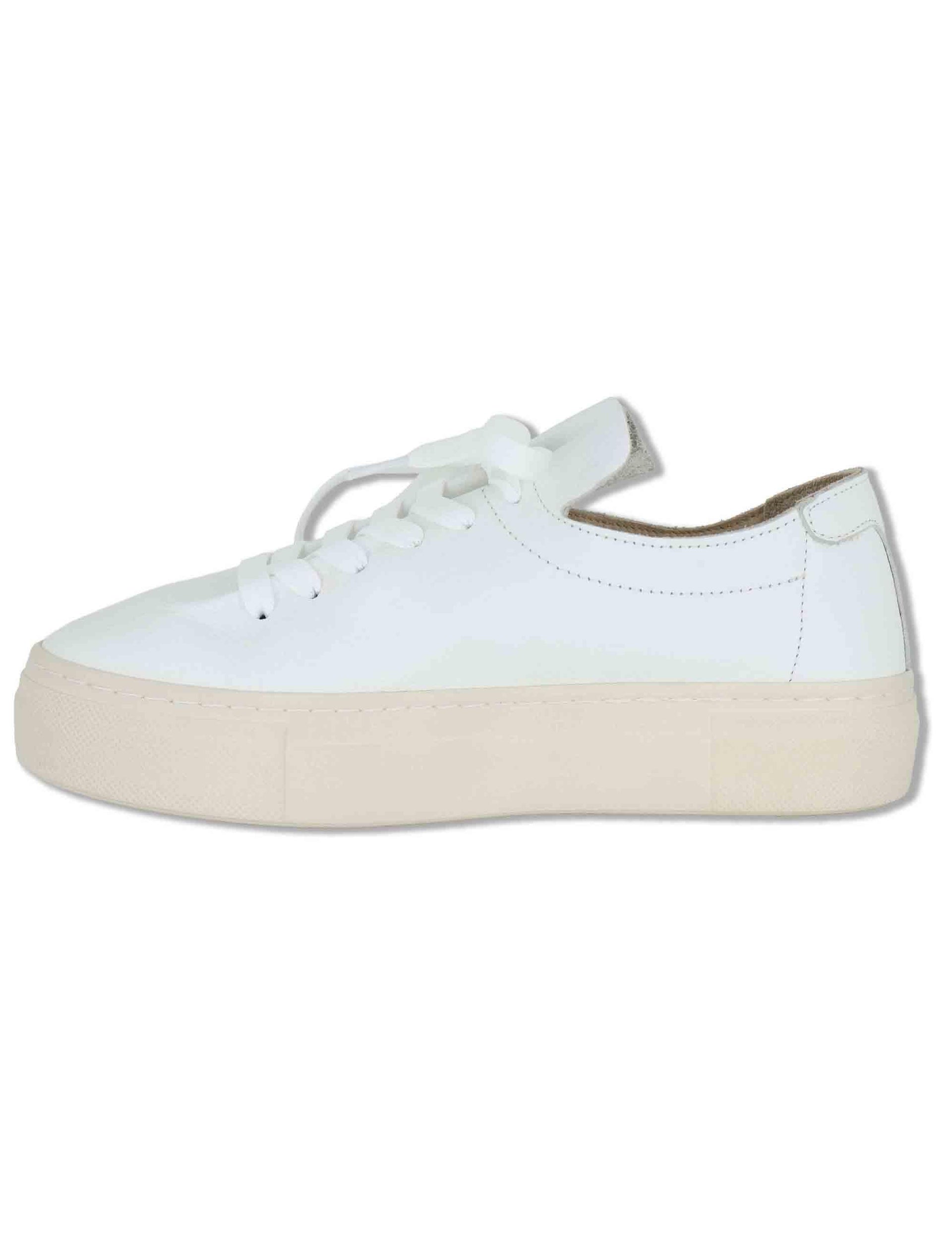 Sneakers donna in pelle bianca con linguetta arricciata e laccio in tulle SP60030 100 Spatarella 