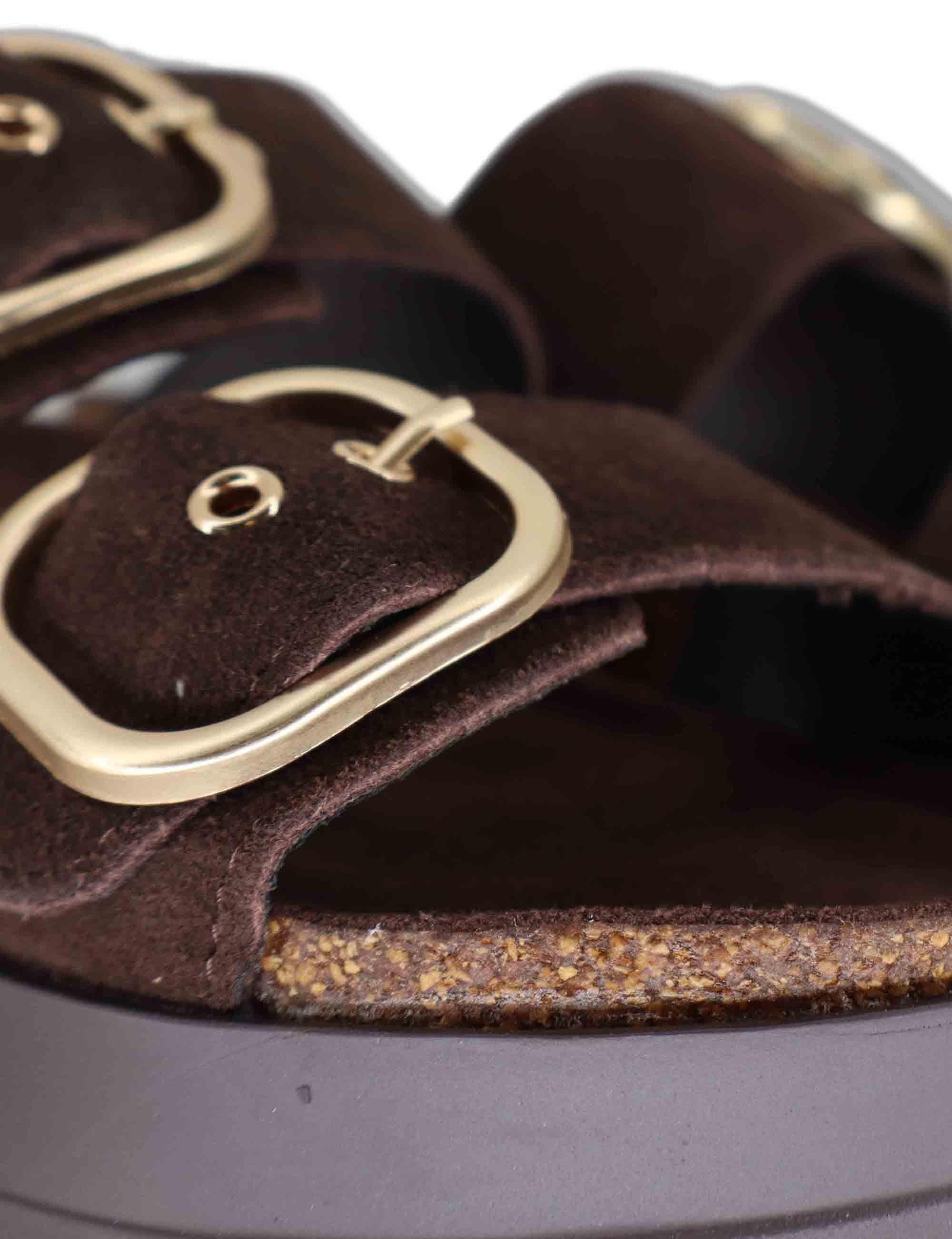 Sandali donna in eco camoscio marrone con doppia fibbia e zeppa in gomma W403R655 3504 Exe 