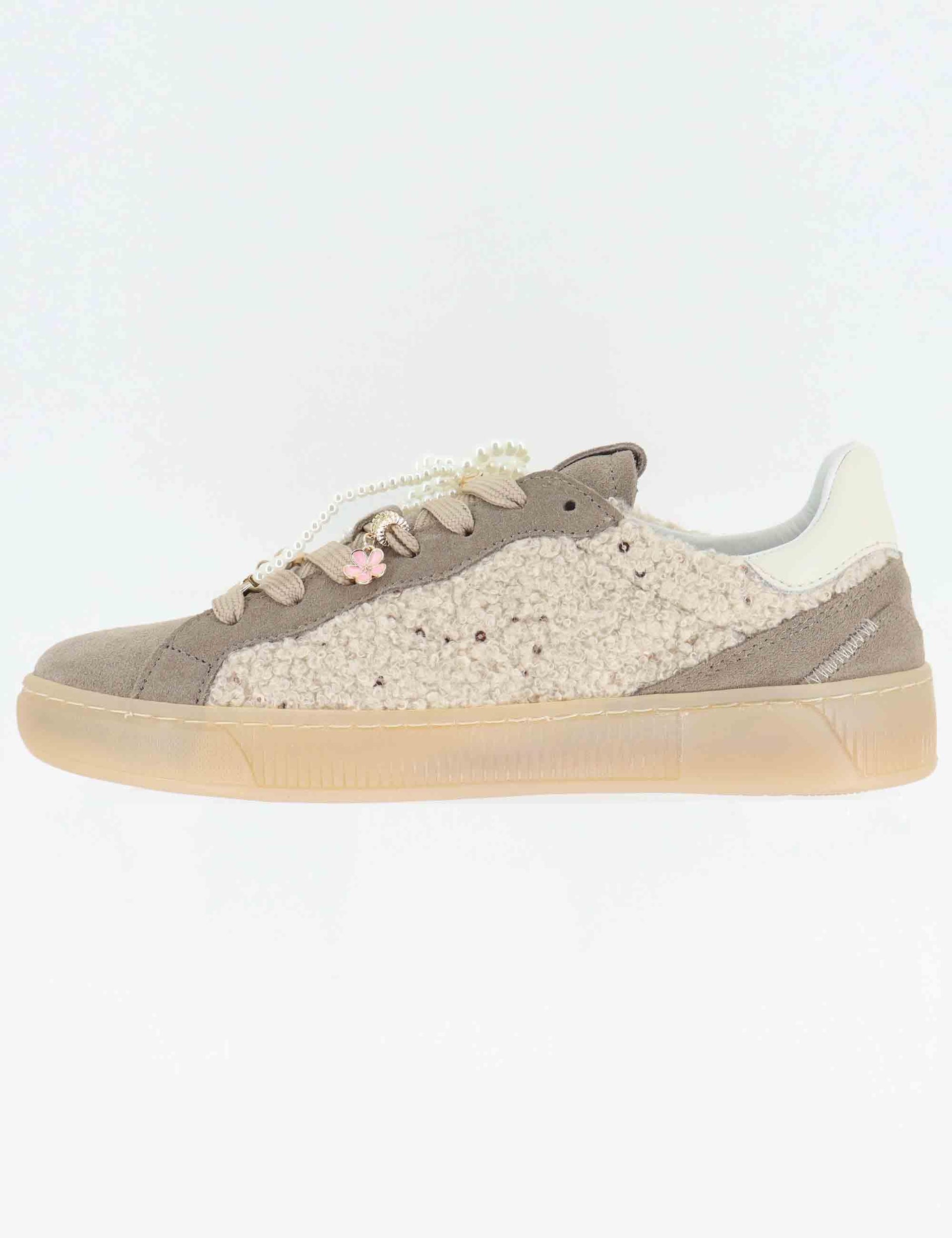 Sneakers donna in pelle e camoscio beige con charms BLUE 30A Gio + 