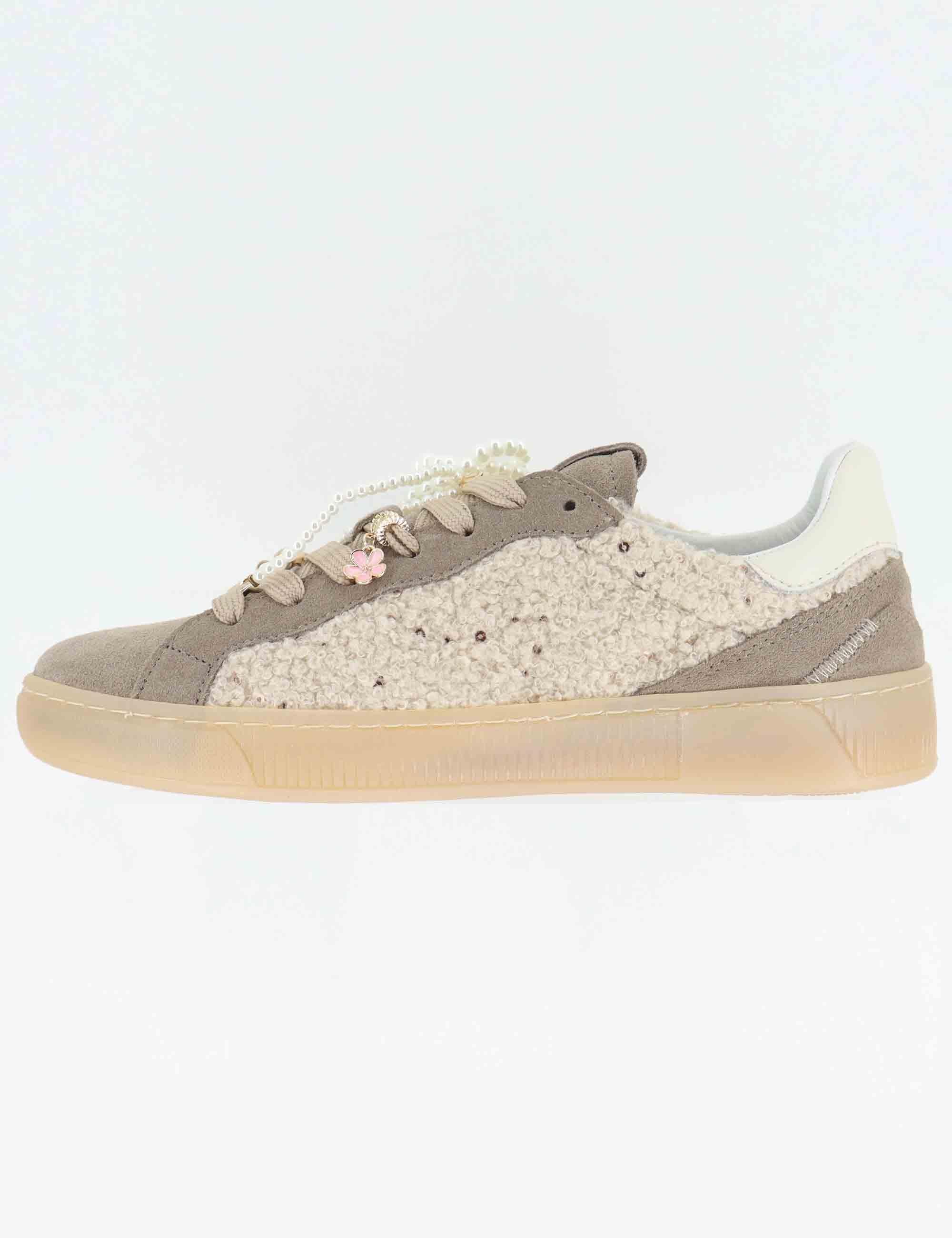 Sneakers donna in pelle e camoscio beige con charms BLUE 30A Gio + 
