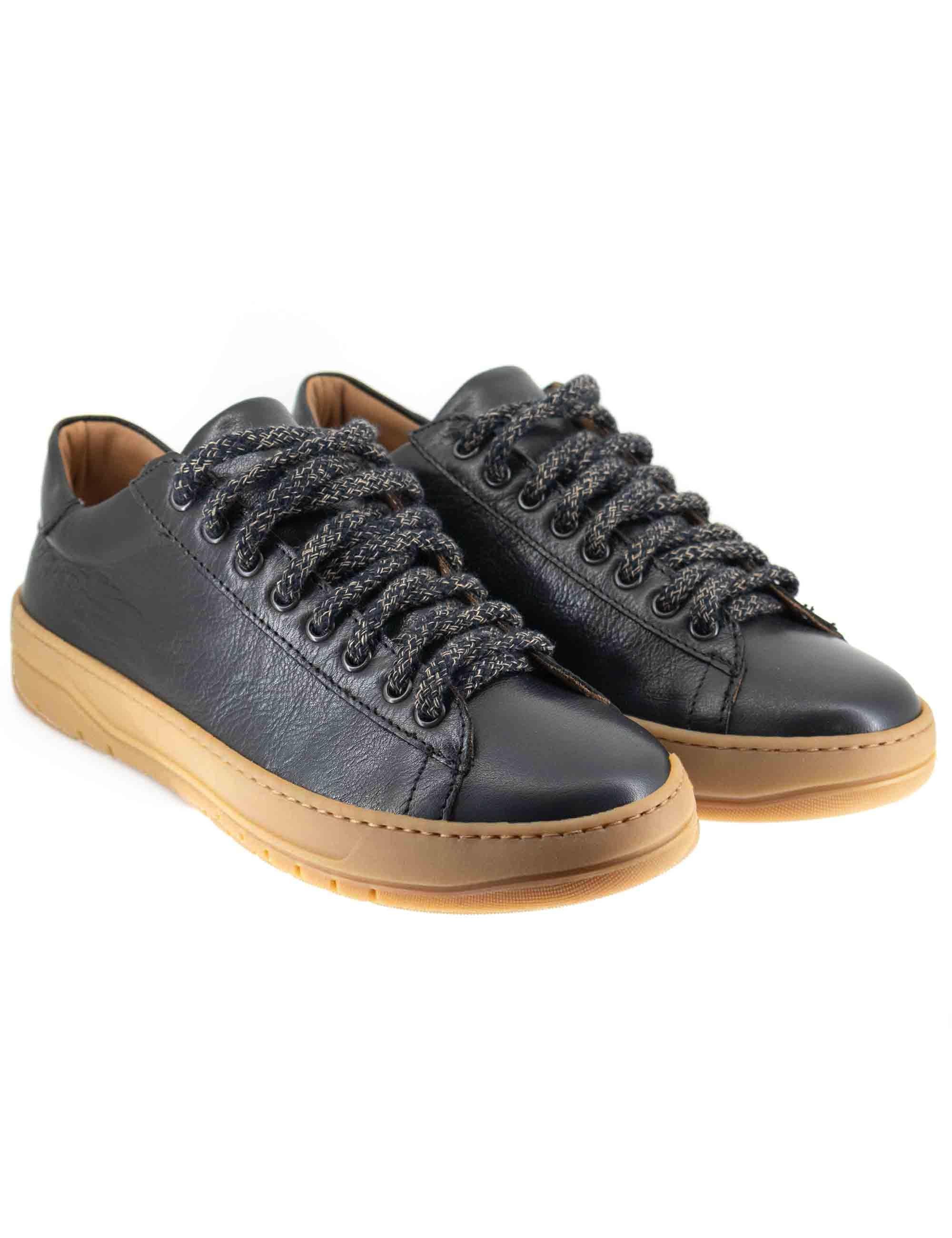 Sneakers uomo in pelle nera con suola in gomma cucita ambra SP0622 001 Spatarella 