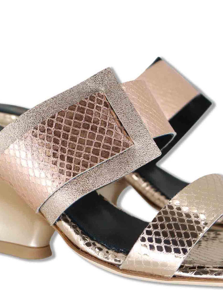 Sandali donna in pelle oro con doppia fascia e zeppa bassa DS2679/Z 077 L'Arianna 