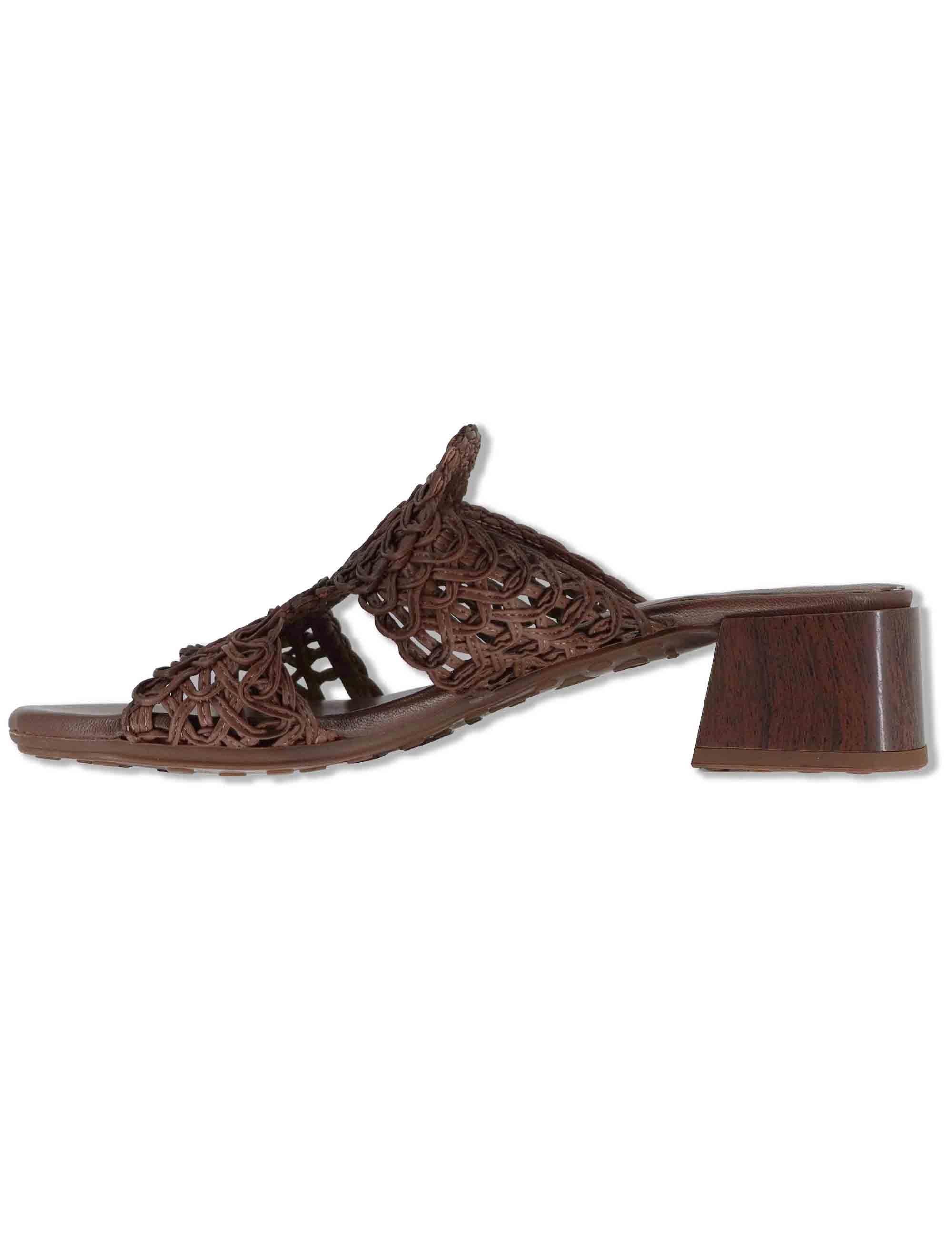 Sandali donna in pelle marrone ricamo effetto pizzo con taccco medio HV264602 AVELLANA Hispanitas 