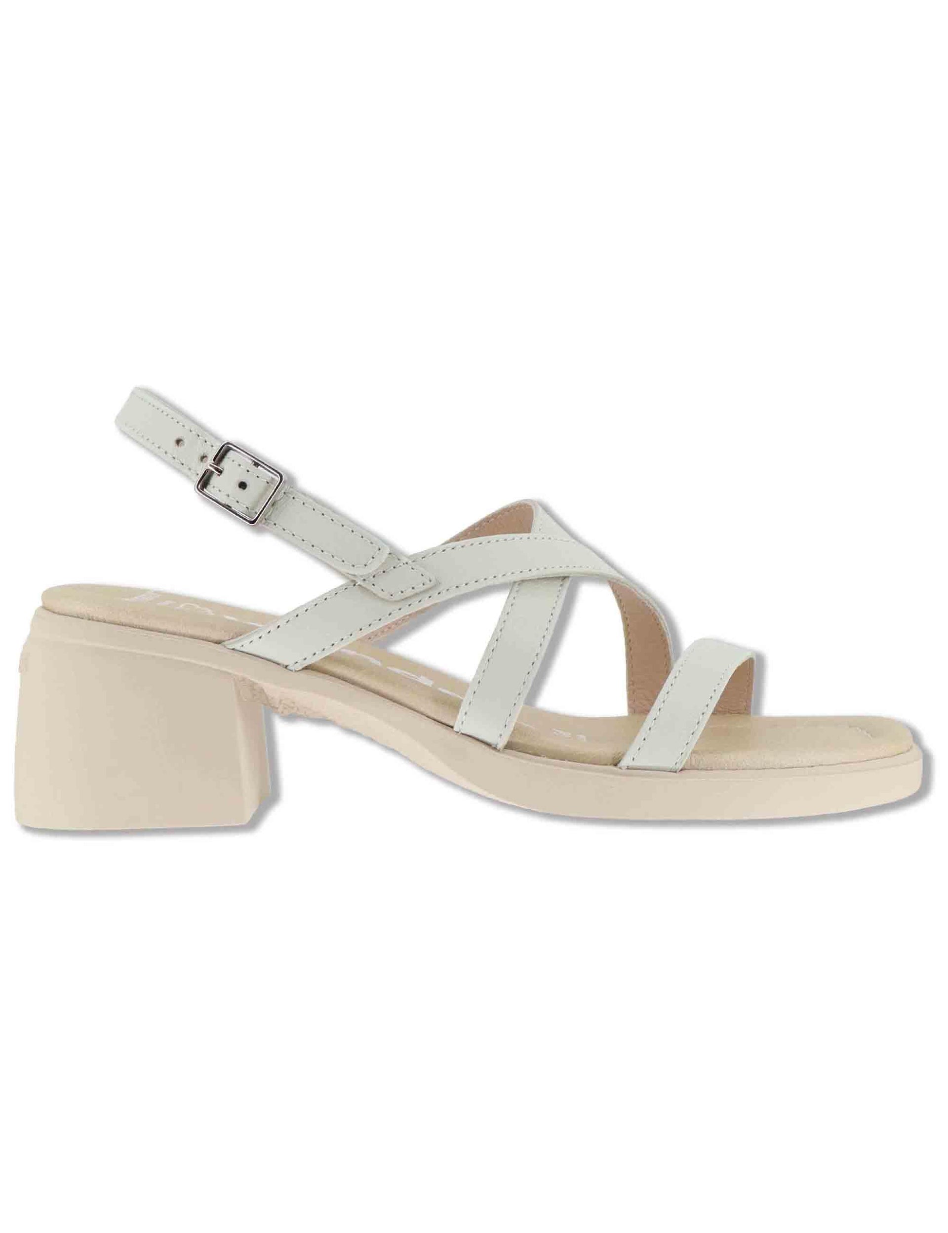 Sandali slingback donna in pelle off white con tacco medio e sottopiede soft D-2303 100 Wonders 